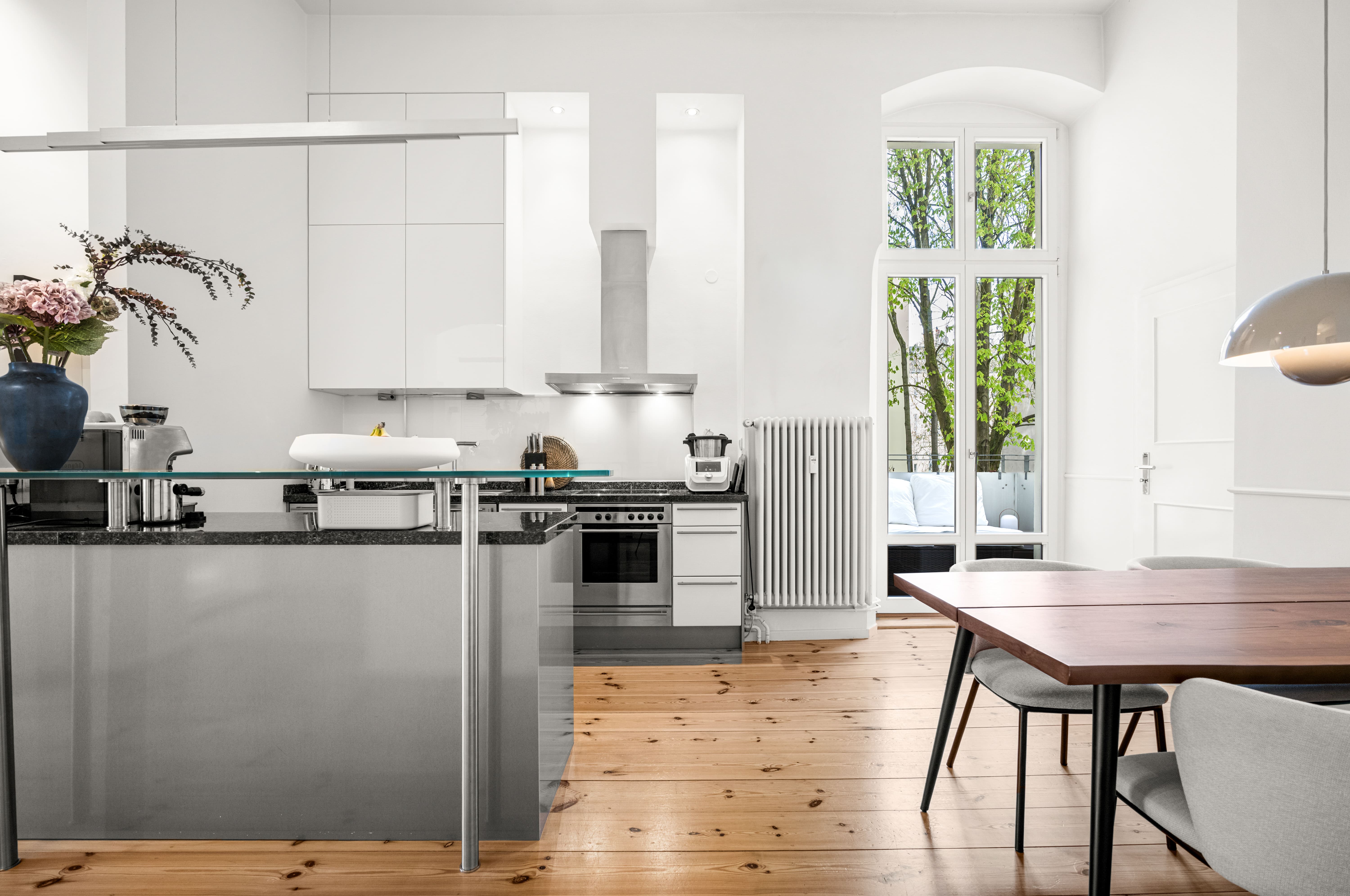 Provisionsfrei: Altbaucharme am Savignyplatz – helle 2,5-Zimmer-Wohnung in Toplage