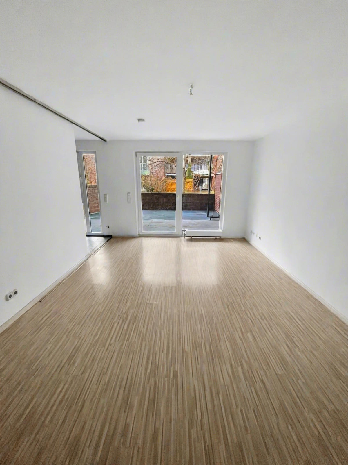 Bezugsfreie 2-Zimmer Wohnung inkl. Terrasse in Friedrichshain - fußläufig zum Spreeufer!