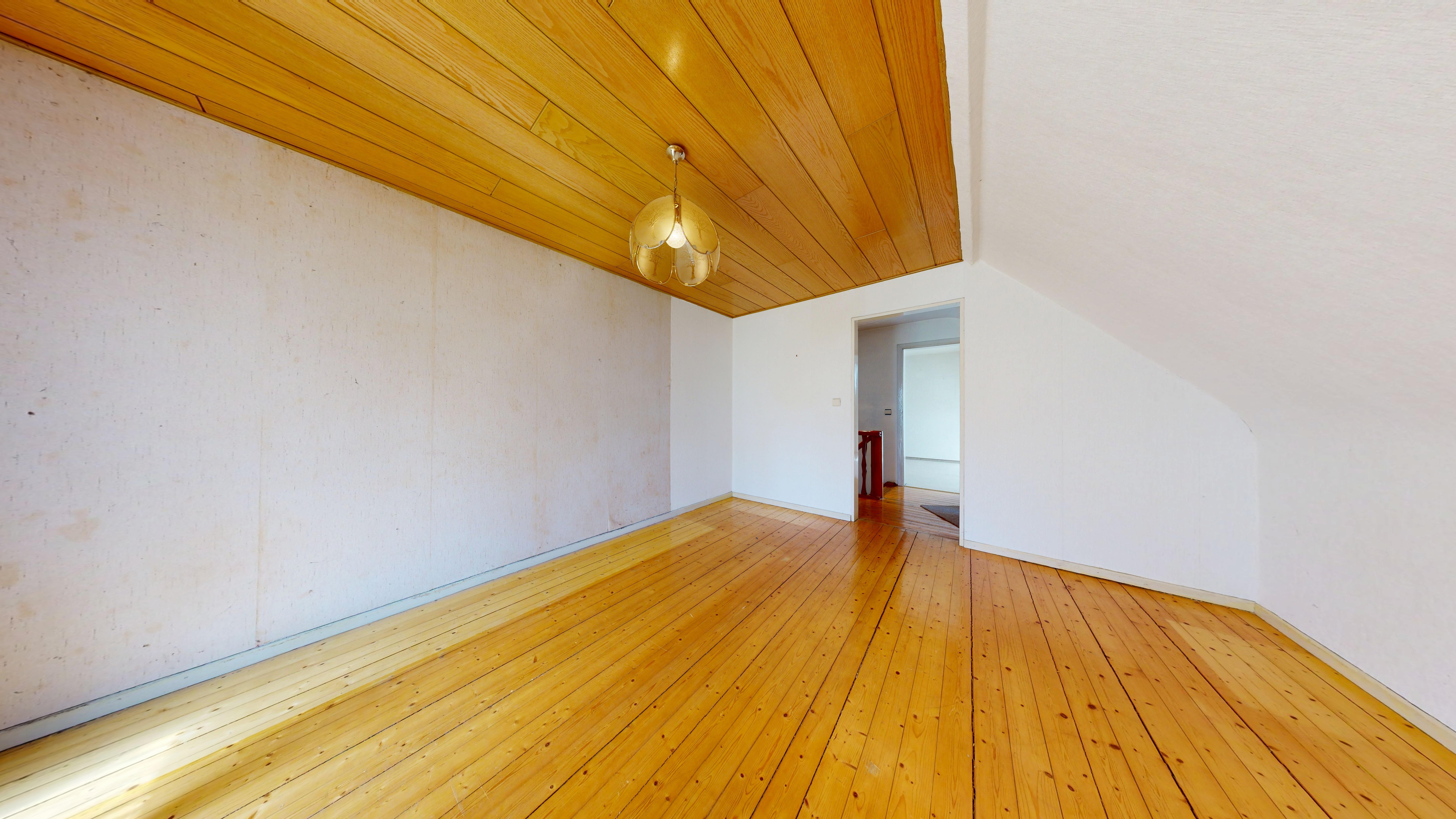 Dein Platz für Zukunft: großes Grundstück, Garage & echtem Entwicklungspotenzial - Image 8