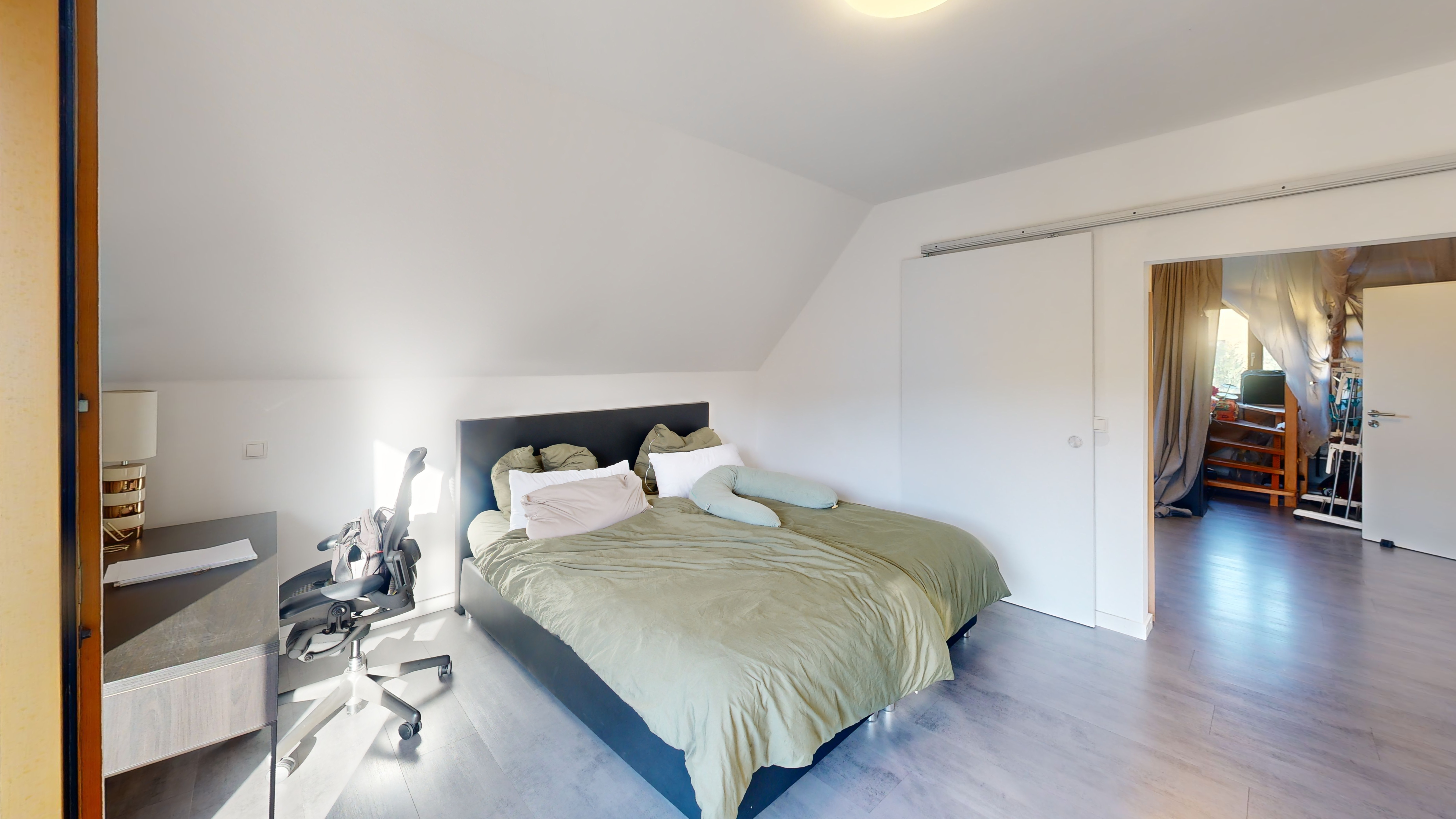 2-Familienhaus, 3 Garagen: Heizung 2020, OG 2021 modernisiert – 7/20