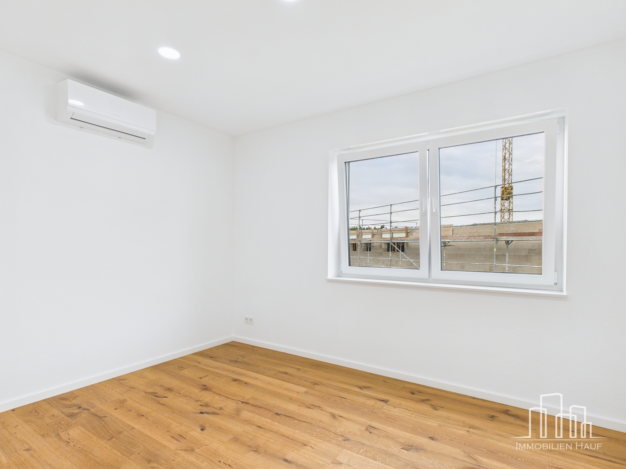 Spacious 3-Bedroom Apartment with A/C & Garage in Ramstein – 8/17