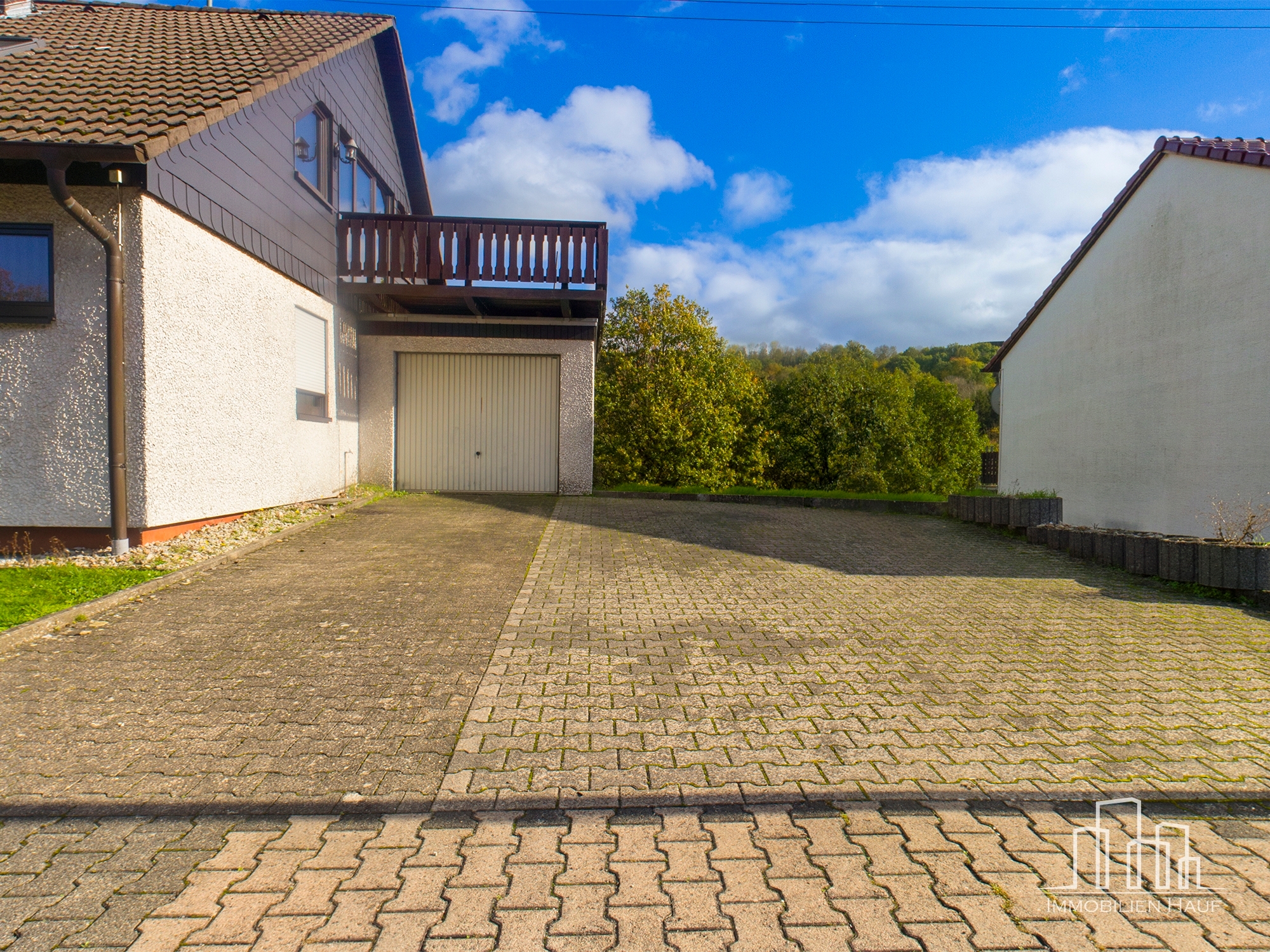 Spacious 6-Bedroom Three-Story Family Home with Garden, Balcony & Garage | Tallichtenberg - Image 24