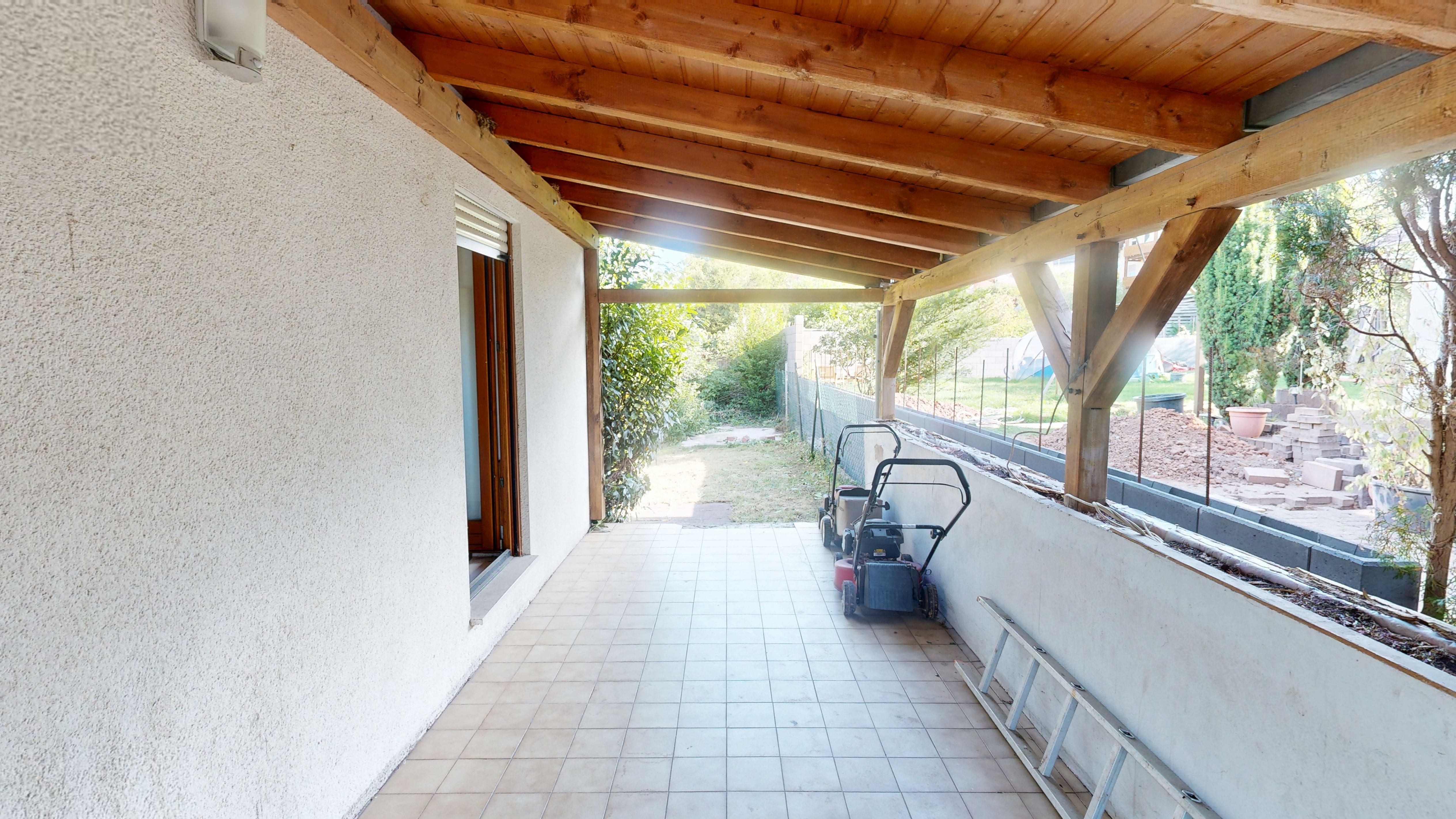 2-Familienhaus, 3 Garagen: Heizung 2020, OG 2021 modernisiert – 15/20