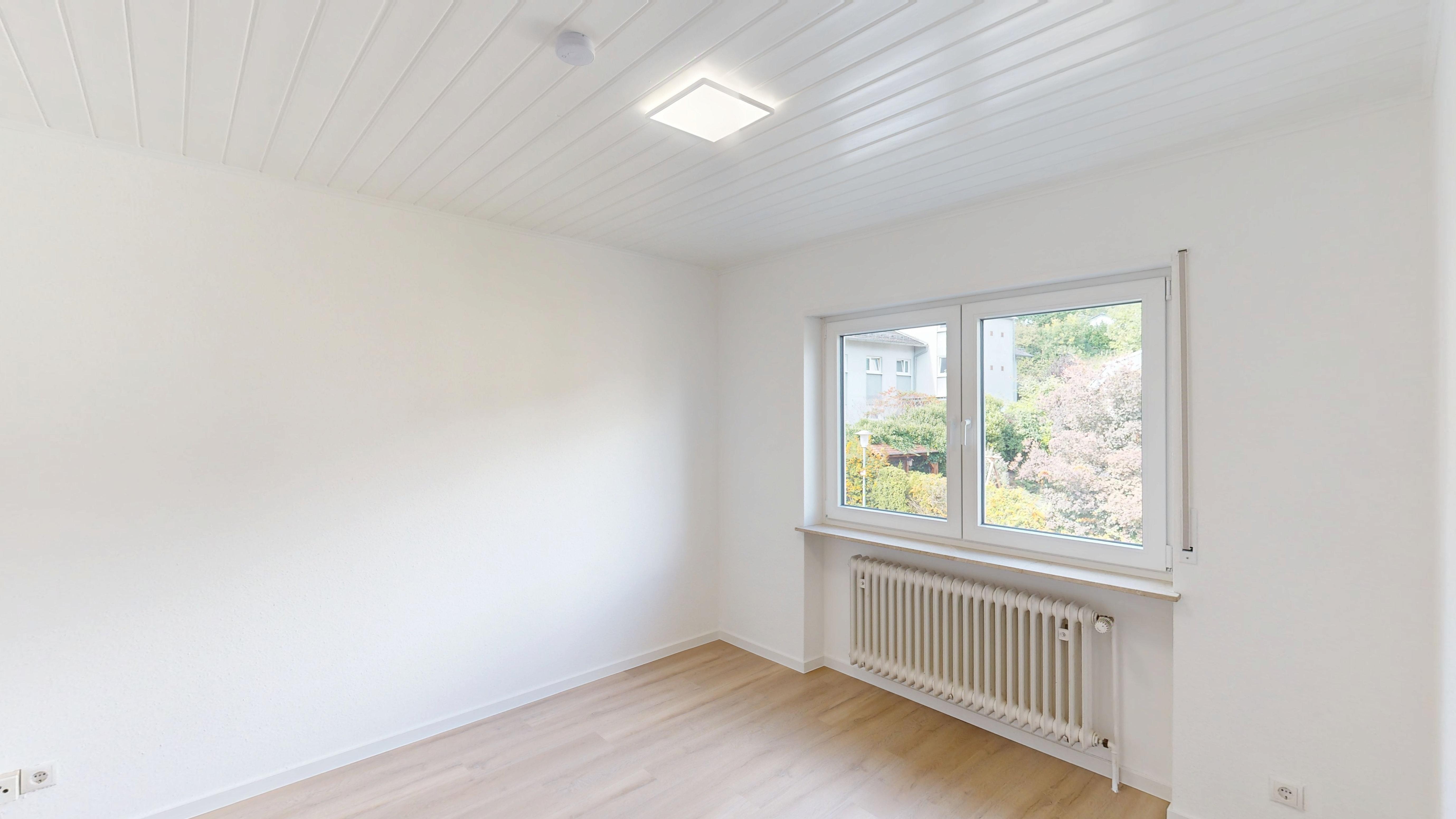 Fully Renovated End-Terrace Home with Garden, Garage & Party Basement in Hohenecken – 13/19