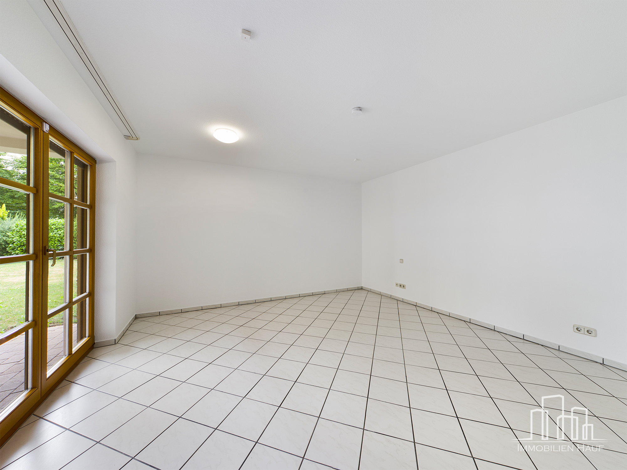Spacious 4-Bedroom Home with Garage, Garden, Basement & Attic | Erfenbach – 5/20