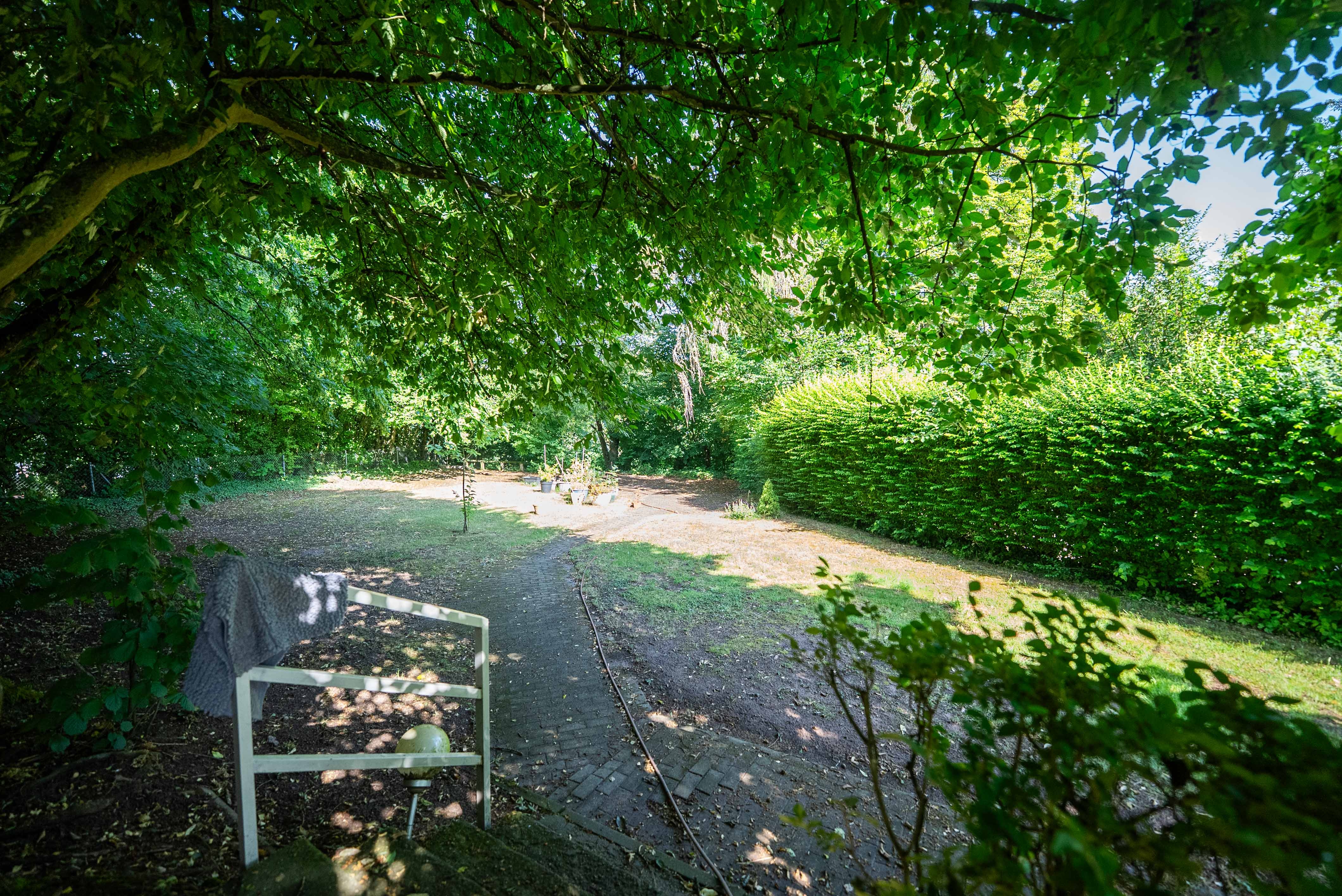 Renoviertes Mehrfamilienhaus mit parkähnlichem Grundstück und Wertsteigerungspotential. – 23/26