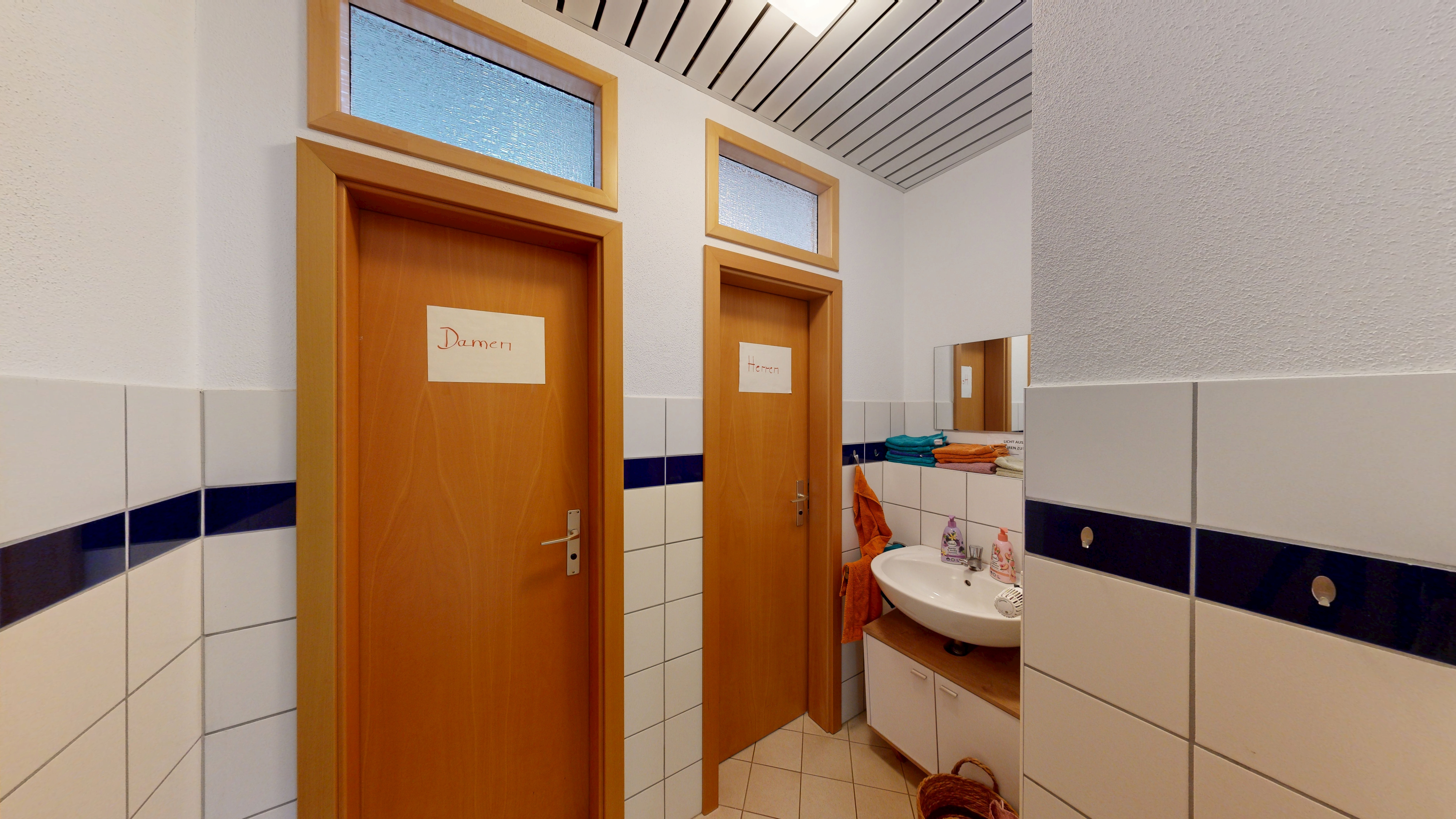 Renoviertes Wohn- und Geschäftshaus auf 1.506 m² Parkgrundstück – 4 Einheiten + Ausbaureserve – 22/26