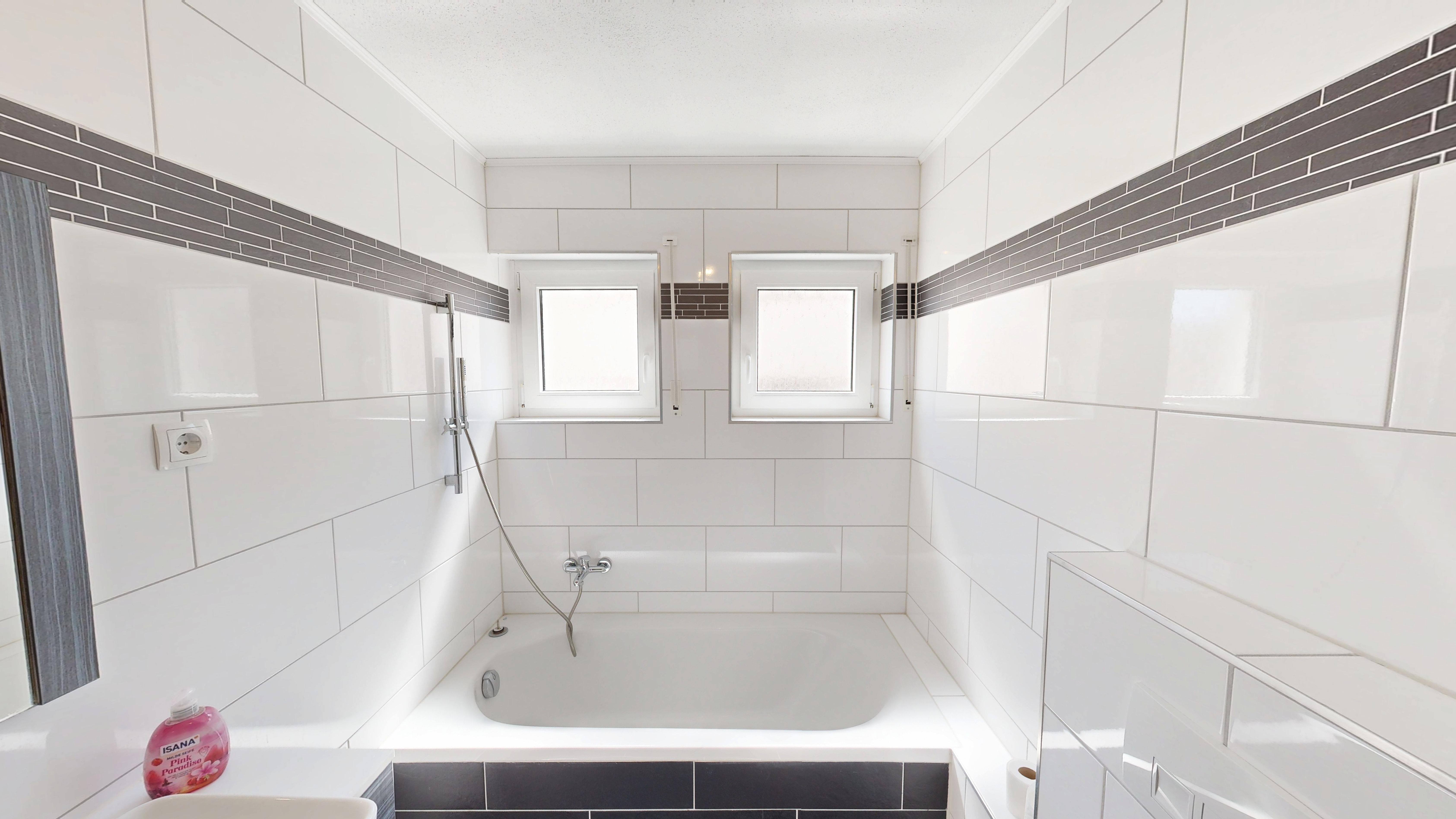 3-Bedroom Apartment with Garden, Balcony & 2 Parking Spaces | Obermohr - Image 9