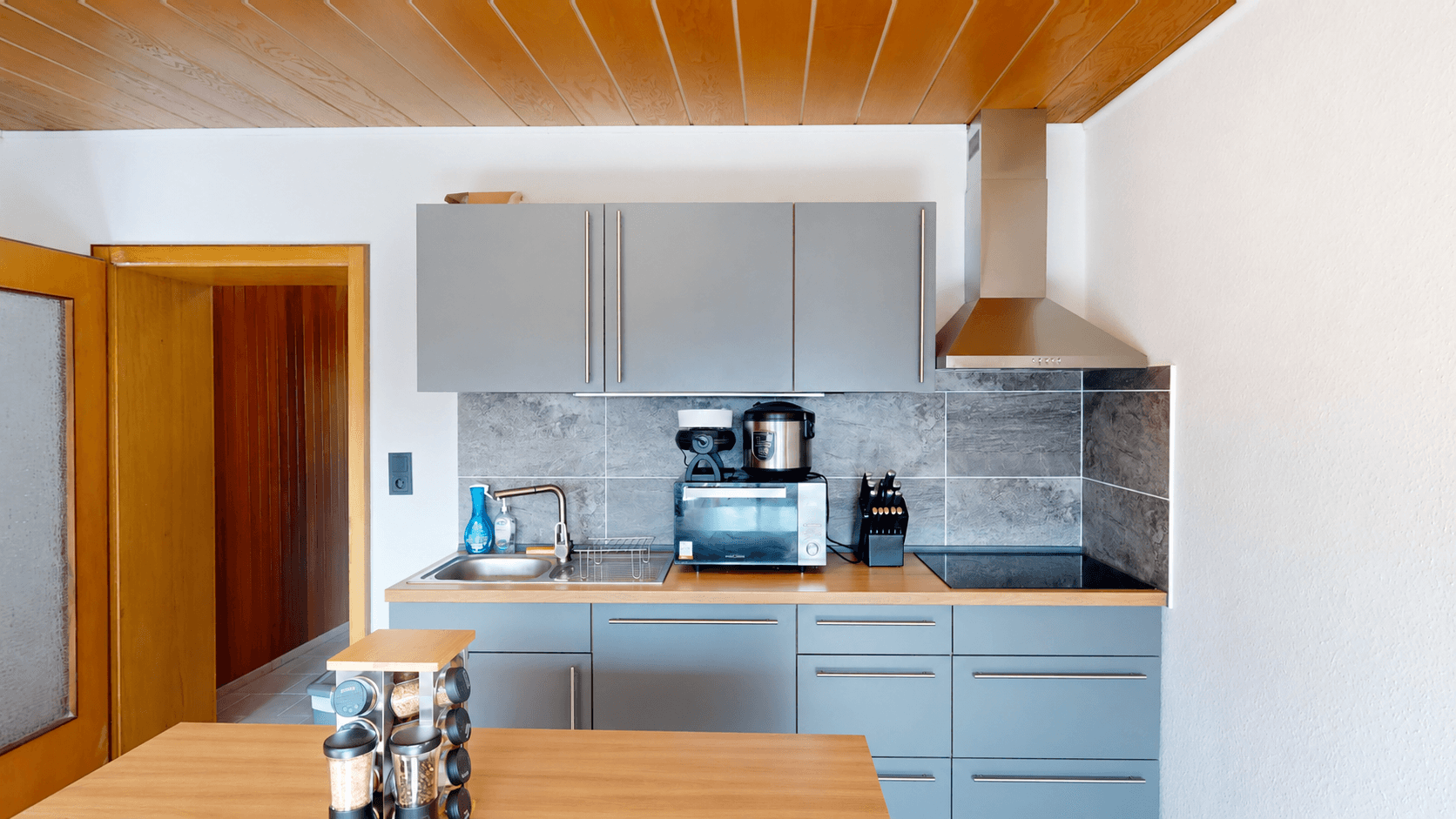 2023 saniert, 2.300 € Kaltmiete plus Baugrundstück – 8/26