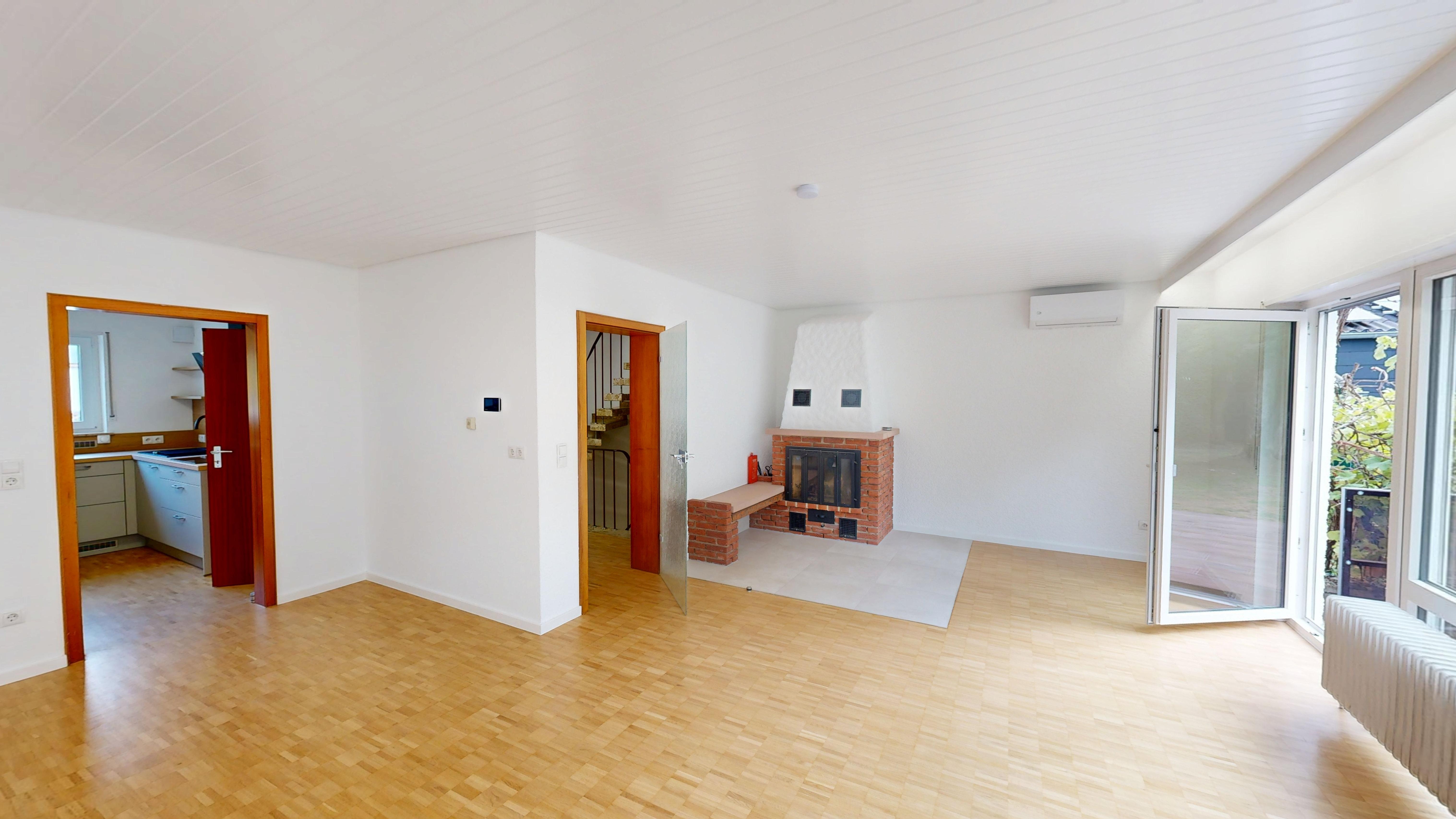 Fully Renovated End-Terrace Home with Garden, Garage & Party Basement in Hohenecken – 6/19