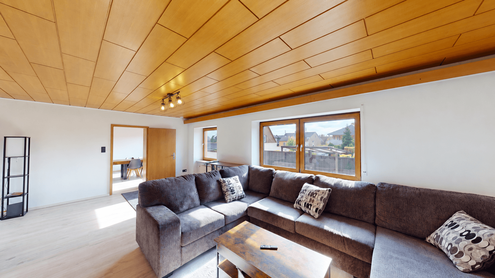 2023 saniert, 2.300 € Kaltmiete plus Baugrundstück – 4/26
