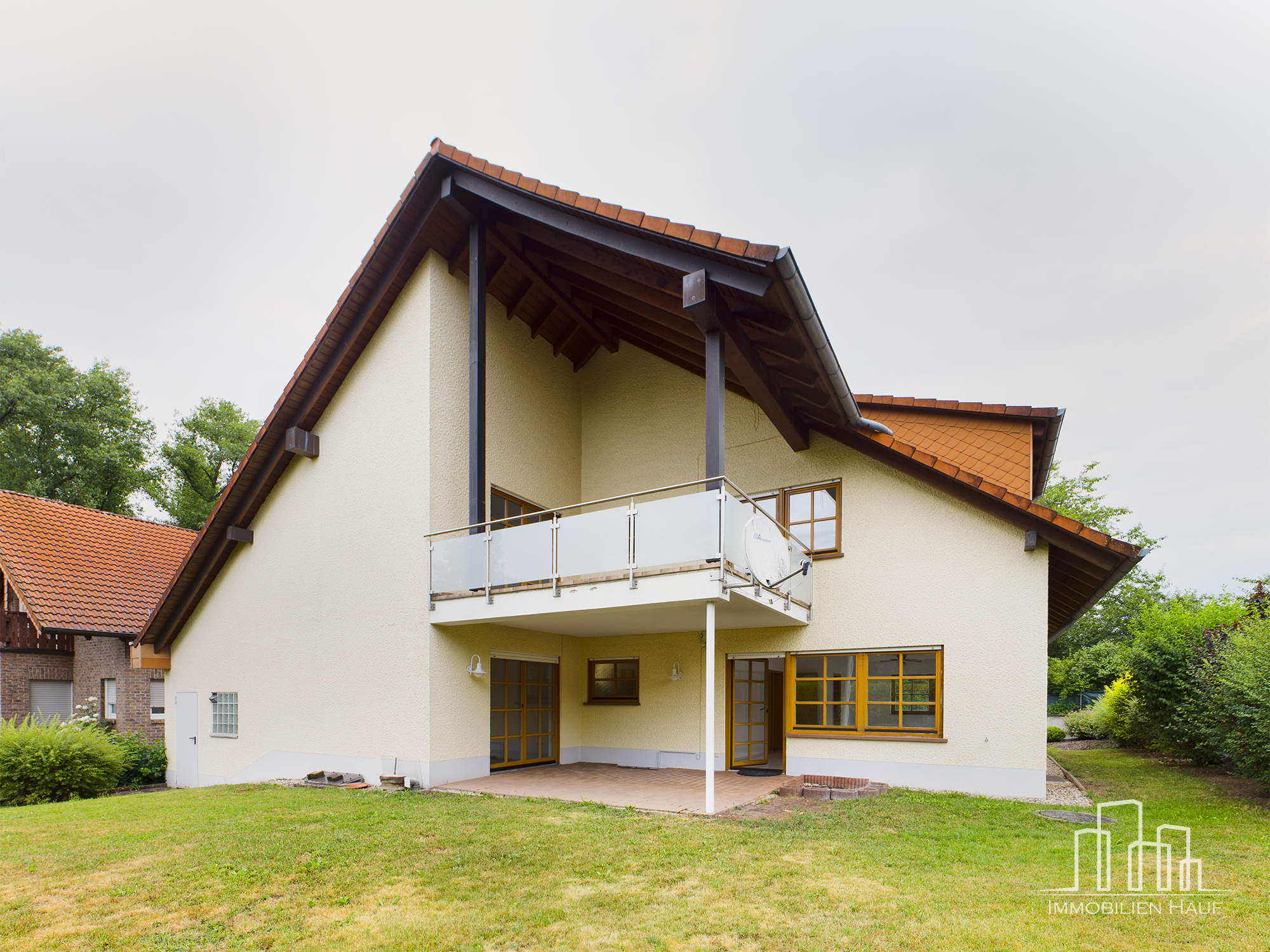 Spacious 4-Bedroom Home with Garage, Garden, Basement & Attic | Erfenbach – 20/20