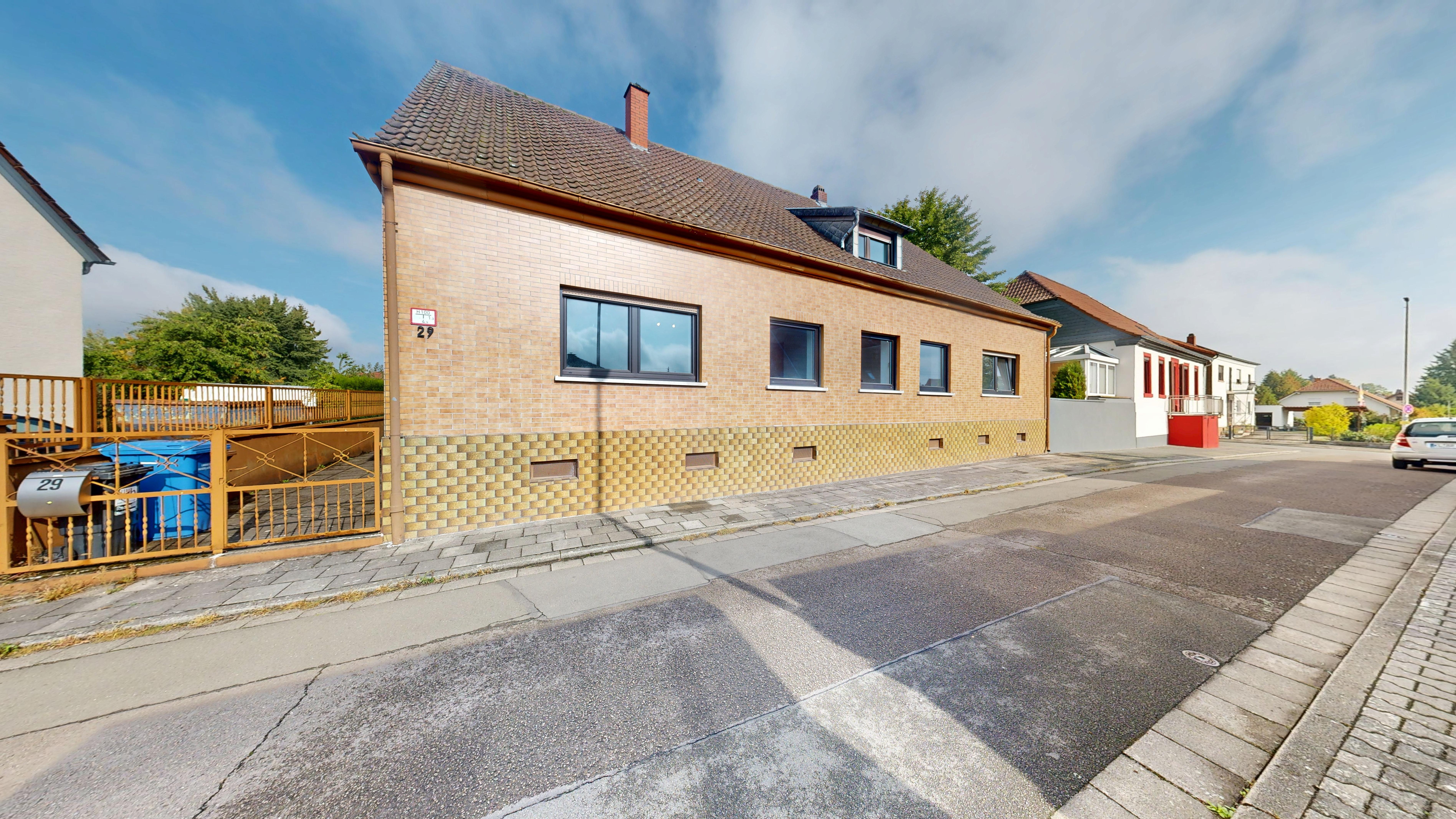2023 saniert, 2.300 € Kaltmiete plus Baugrundstück – 1/26