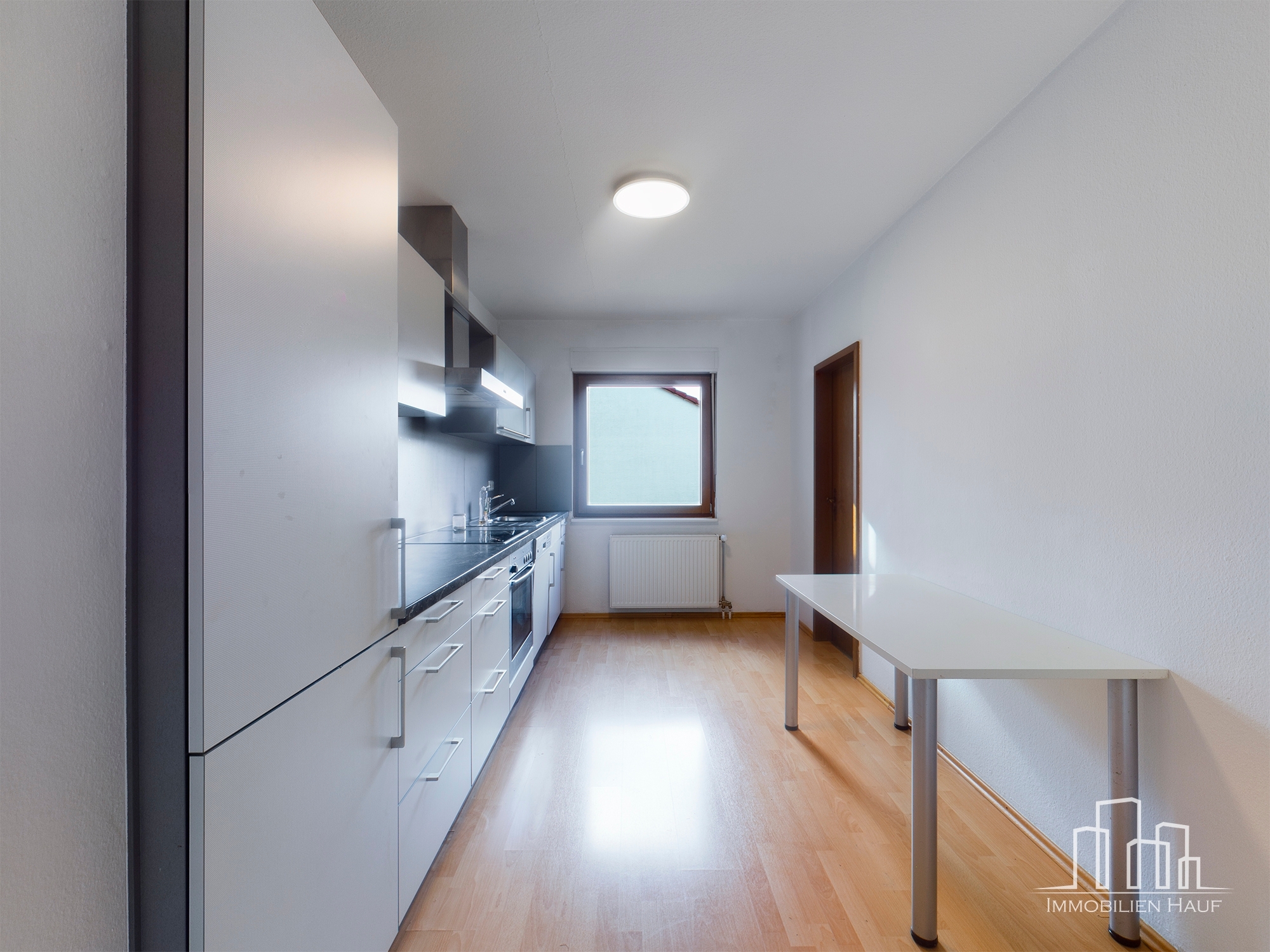 Spacious 6-Bedroom Three-Story Family Home with Garden, Balcony & Garage | Tallichtenberg - Image 3