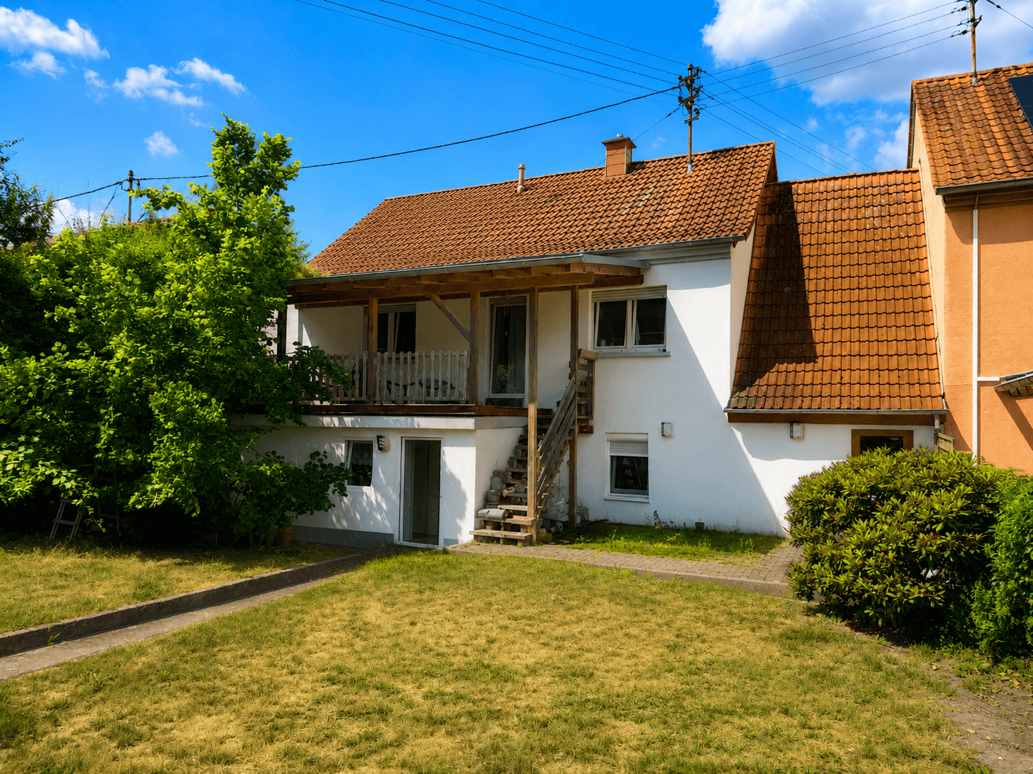 Zwei Häuser. Ein Kaufpreis. Unzählige Möglichkeiten mit 222 m² Wohnfläche auf ca. 800 m² Grundstück – 2/12