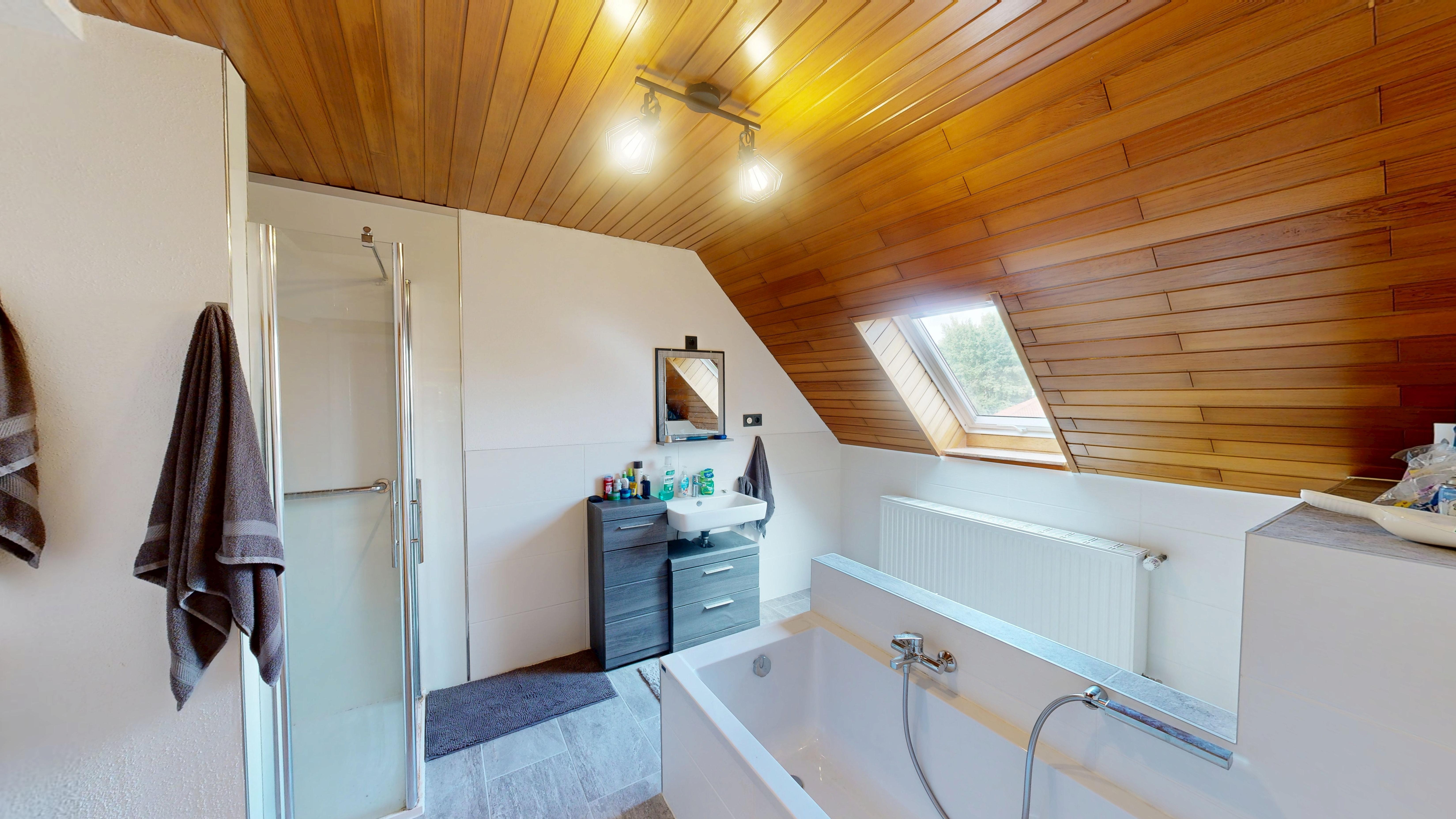 2023 saniert, 2.300 € Kaltmiete plus Baugrundstück – 13/26