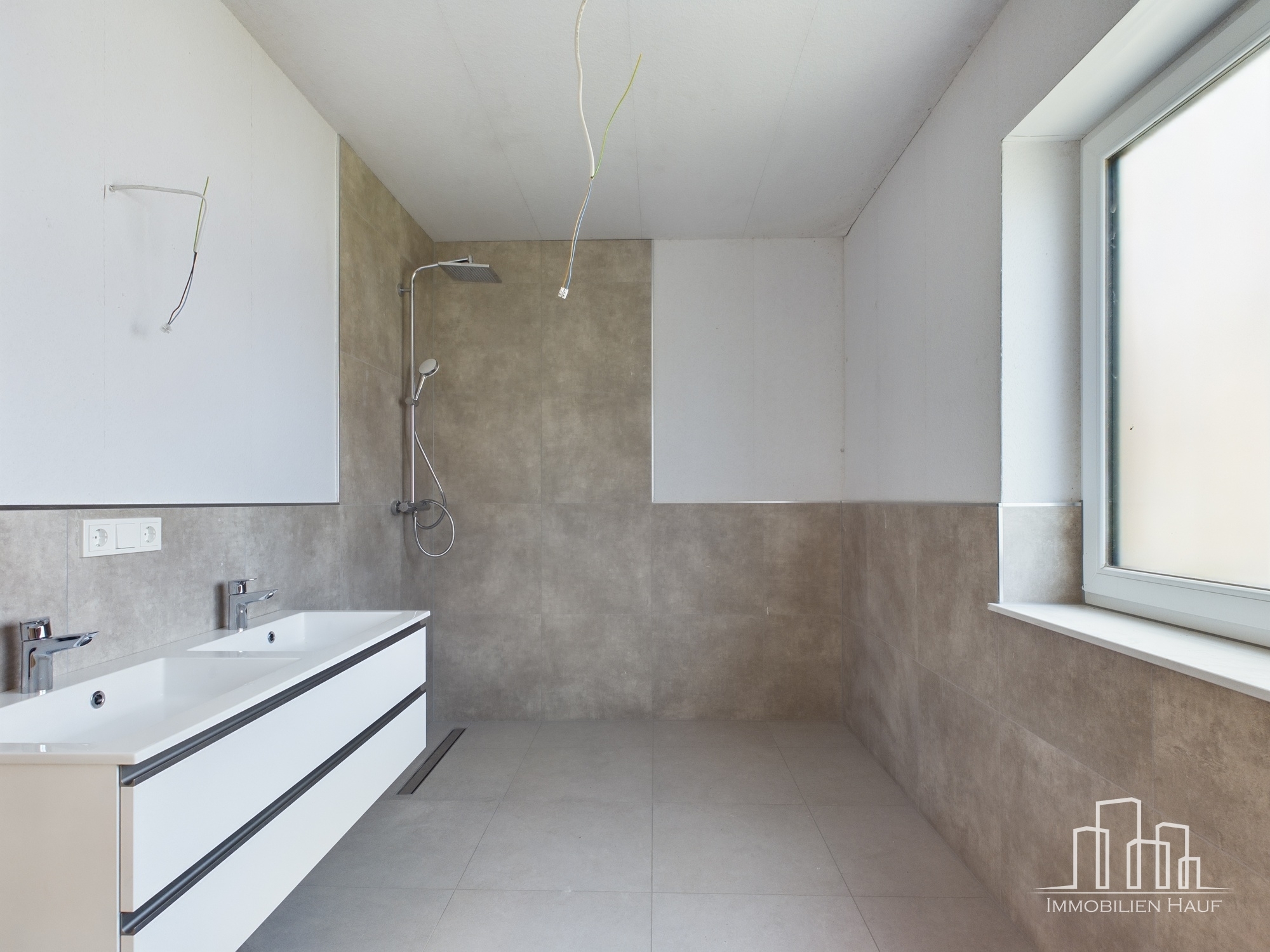 Modern Freestanding Home in Quiet Area – Hohenecken – 9/13