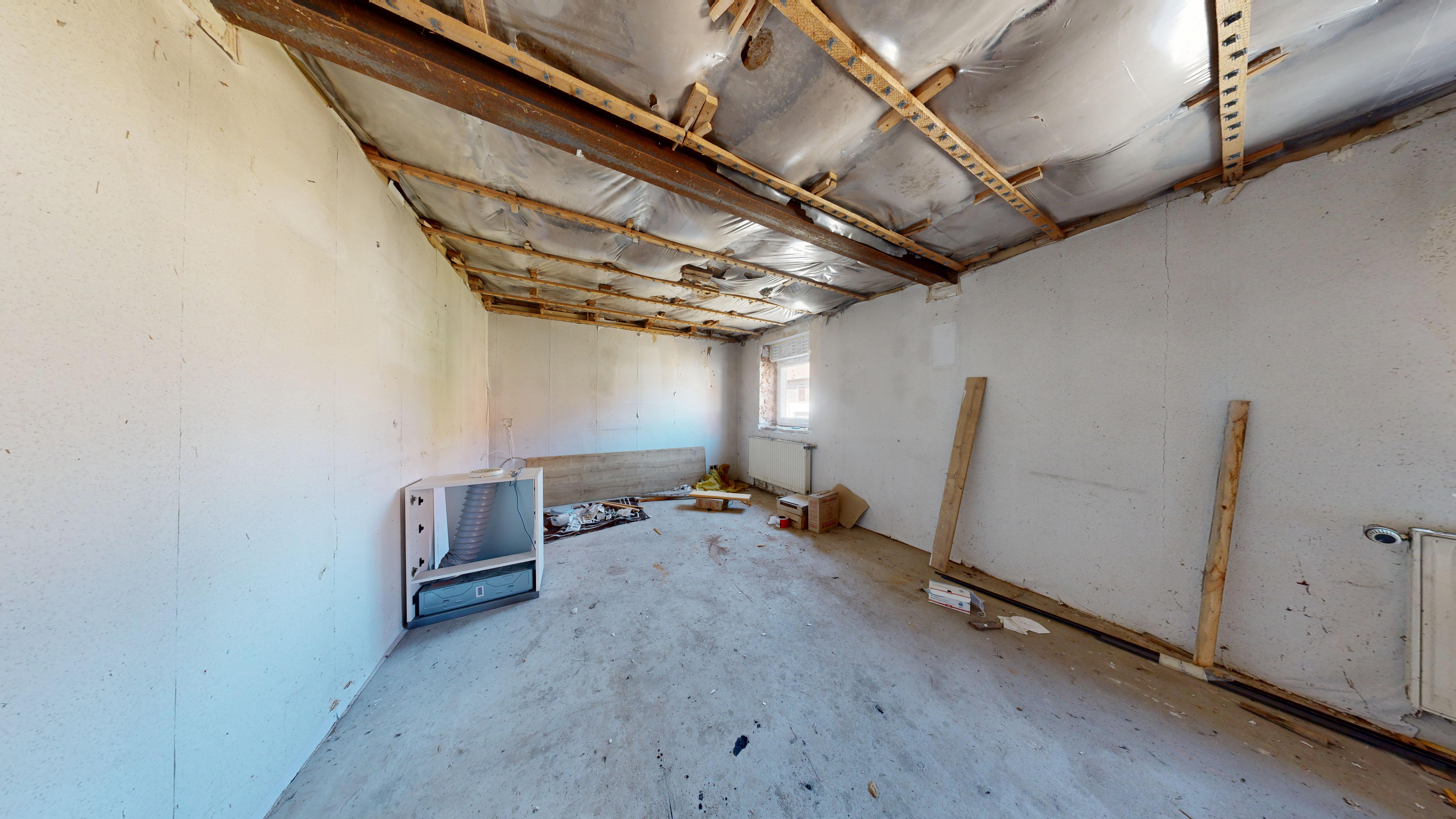Einfamilienhaus für 80.000 € – ca. 95 m², Garten & begonnenes Sanierungsprojekt – 5/9