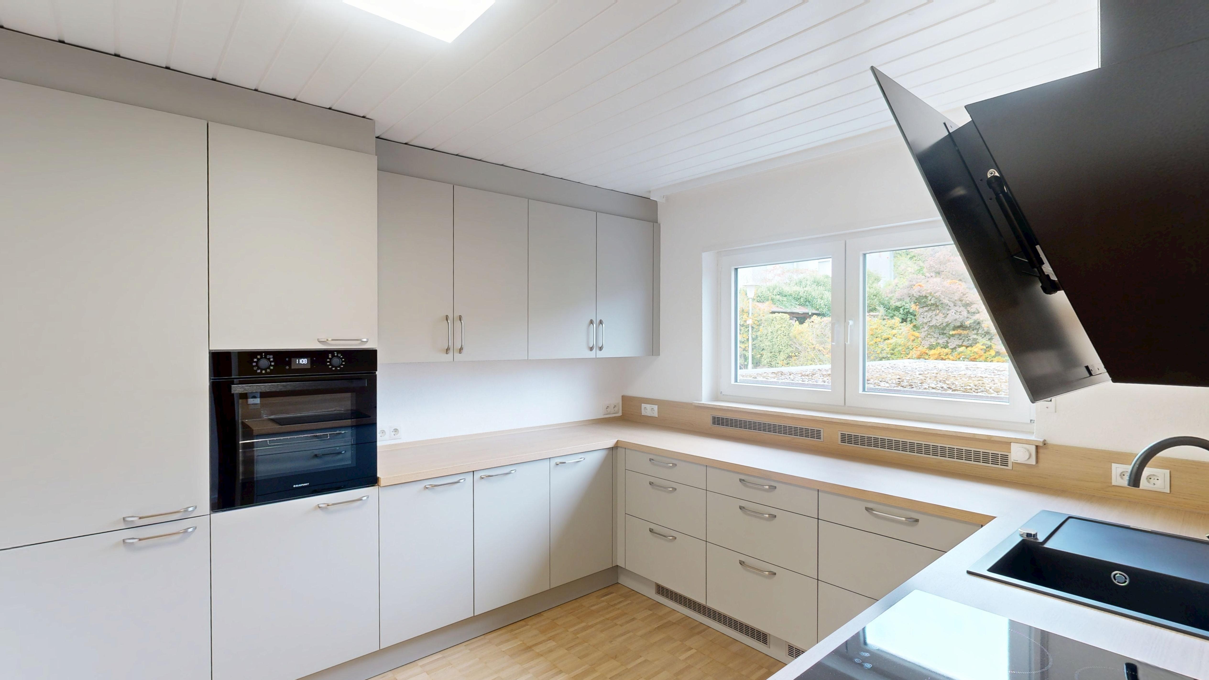 Fully Renovated End-Terrace Home with Garden, Garage & Party Basement in Hohenecken – 3/19