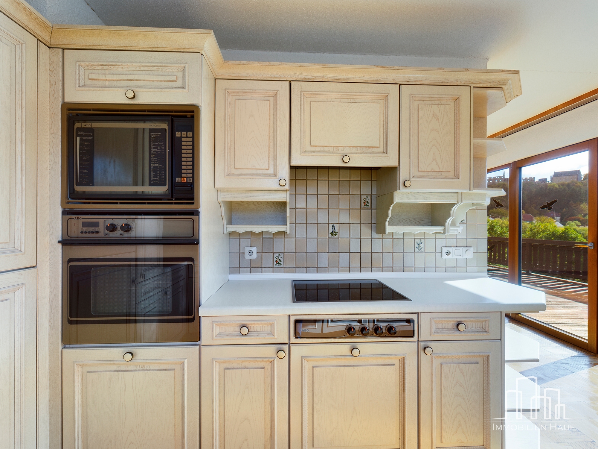 Spacious 6-Bedroom Three-Story Family Home with Garden, Balcony & Garage | Tallichtenberg - Image 4
