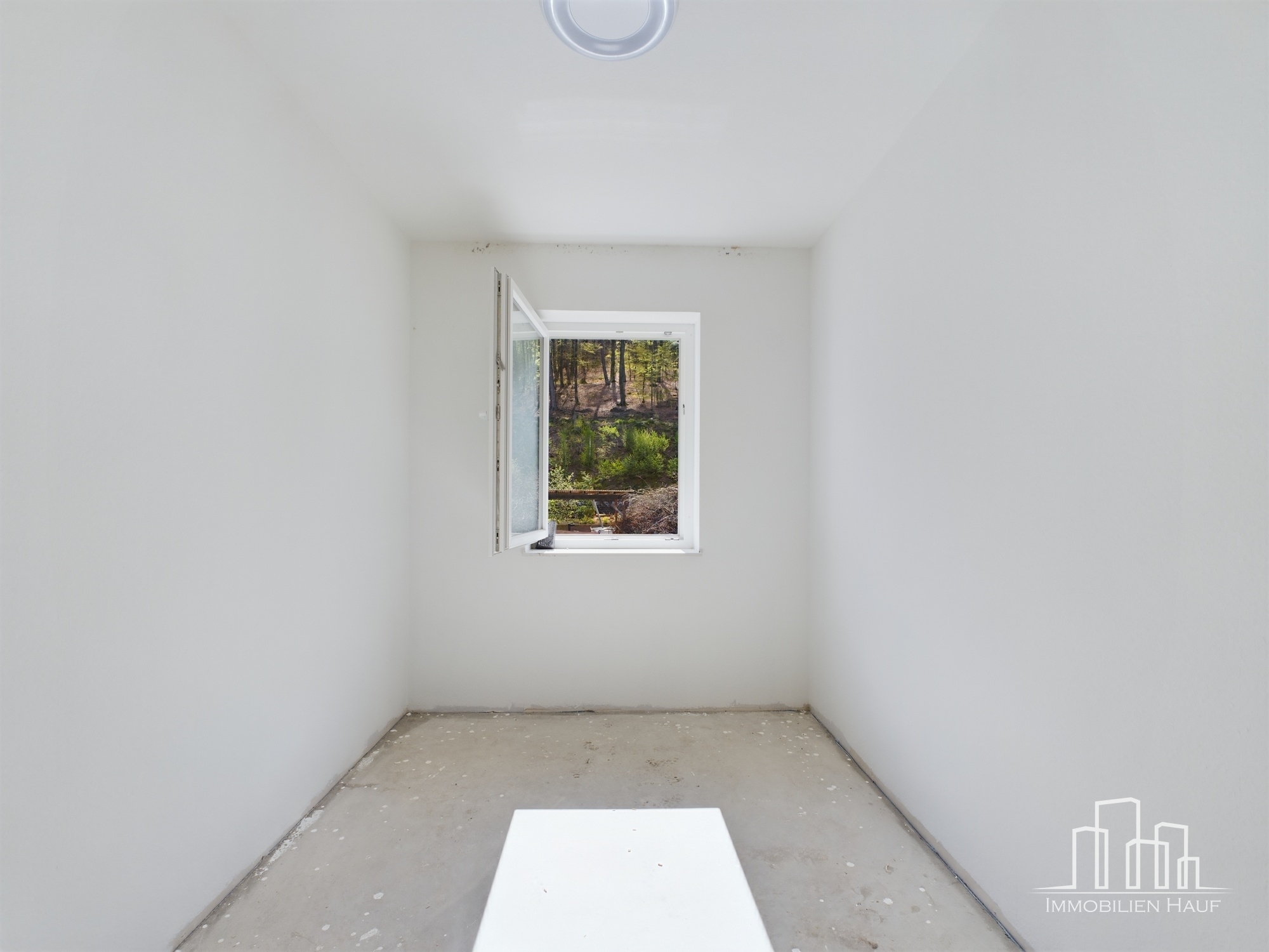 Modern Freestanding Home in Quiet Area – Hohenecken – 12/13