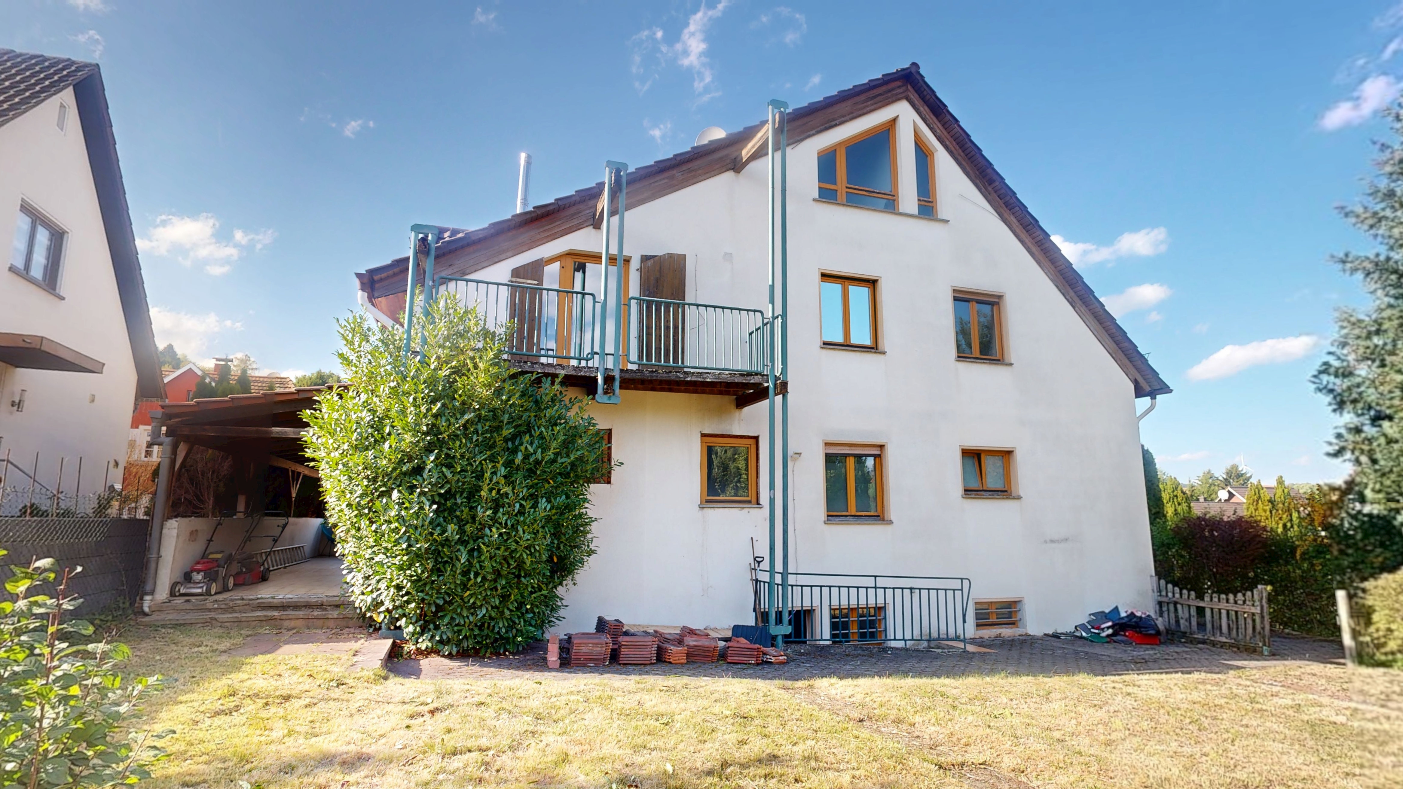 2-Familienhaus, 3 Garagen: Heizung 2020, OG 2021 modernisiert – 2/20