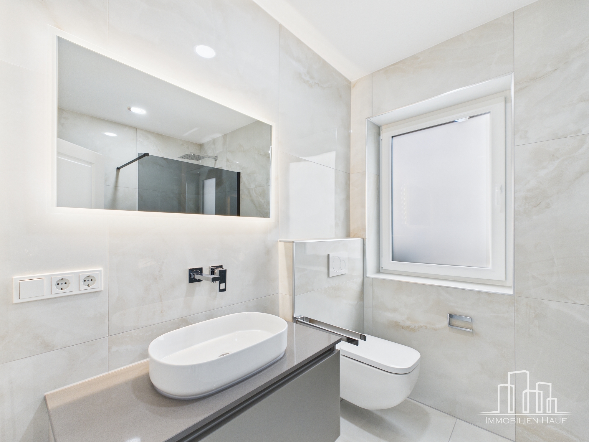 Spacious 3-Bedroom Apartment with A/C & Garage in Ramstein – 7/17