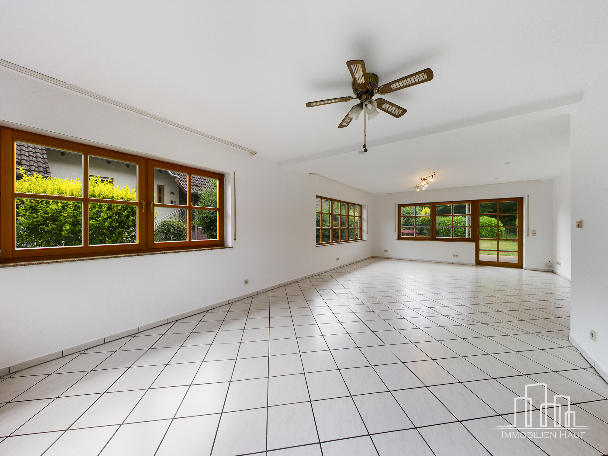Spacious 4-Bedroom Home with Garage, Garden, Basement & Attic | Erfenbach – 4/20