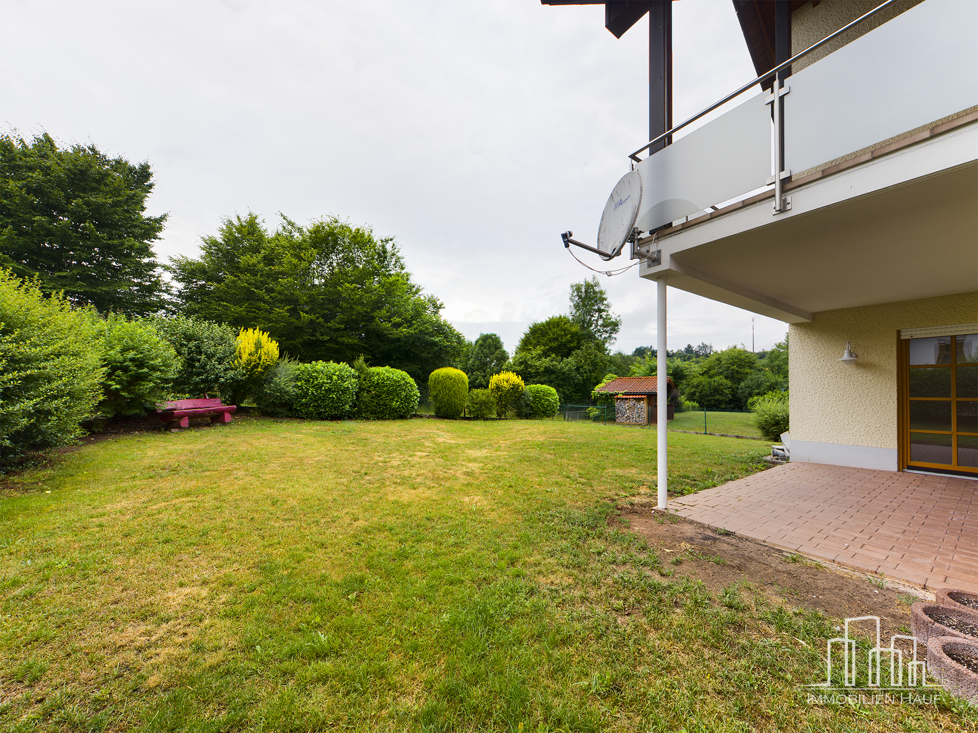 Spacious 4-Bedroom Home with Garage, Garden, Basement & Attic | Erfenbach – 19/20