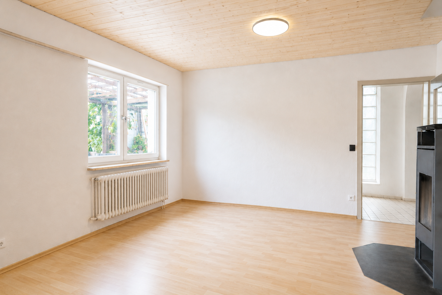 Vollvermietetes Wohn & Geschäftshaus mit PV-Anlage und stabilem Cashflow – 8/16