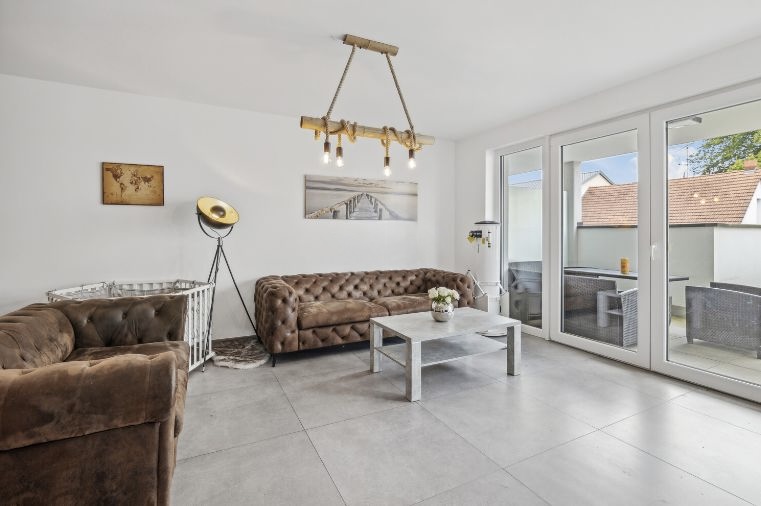 Wunderschöne neuwertige Wohnung in perfekter Randlage von Homburg - Image 2