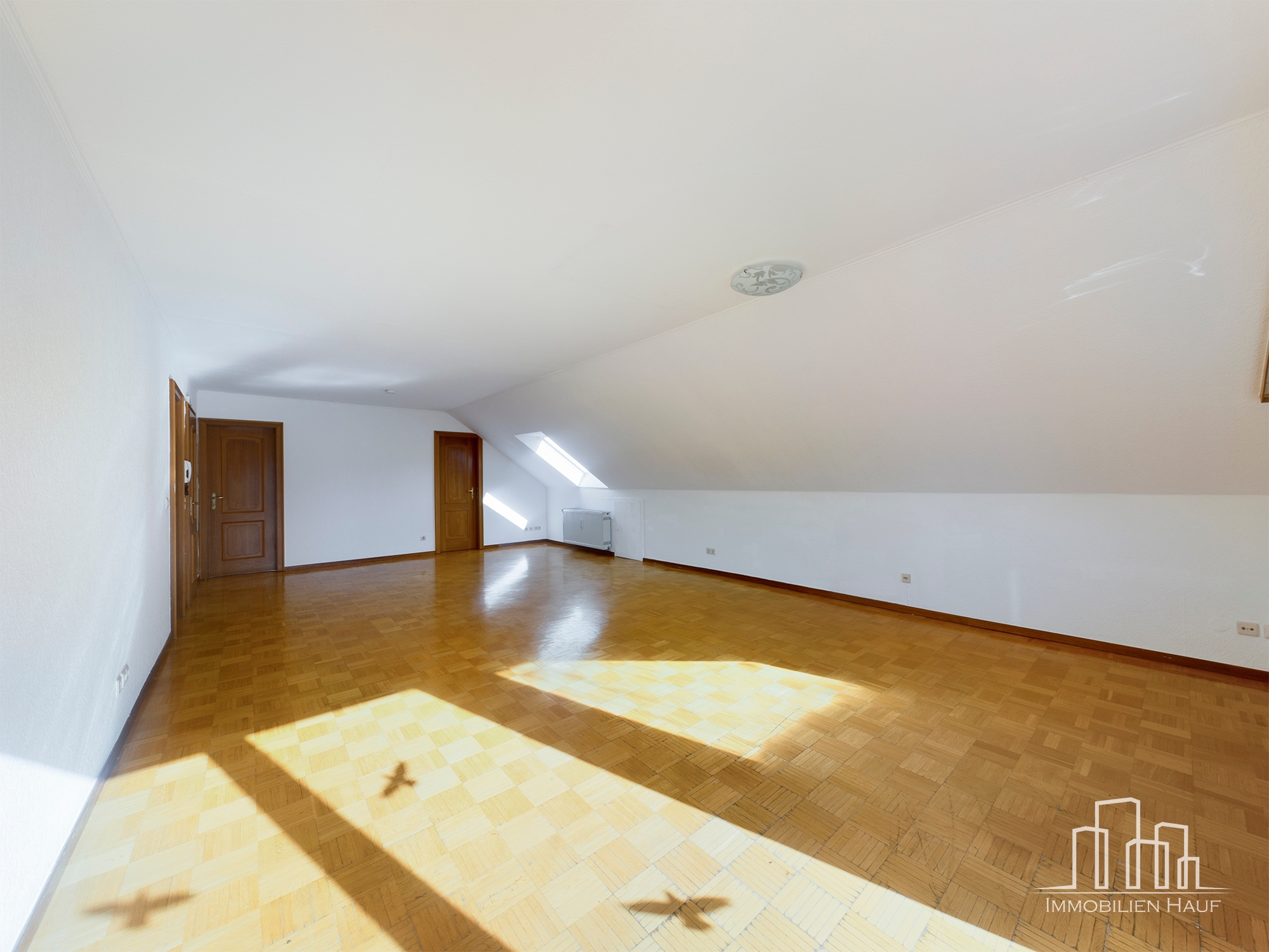 Spacious 6-Bedroom Three-Story Family Home with Garden, Balcony & Garage | Tallichtenberg - Image 13
