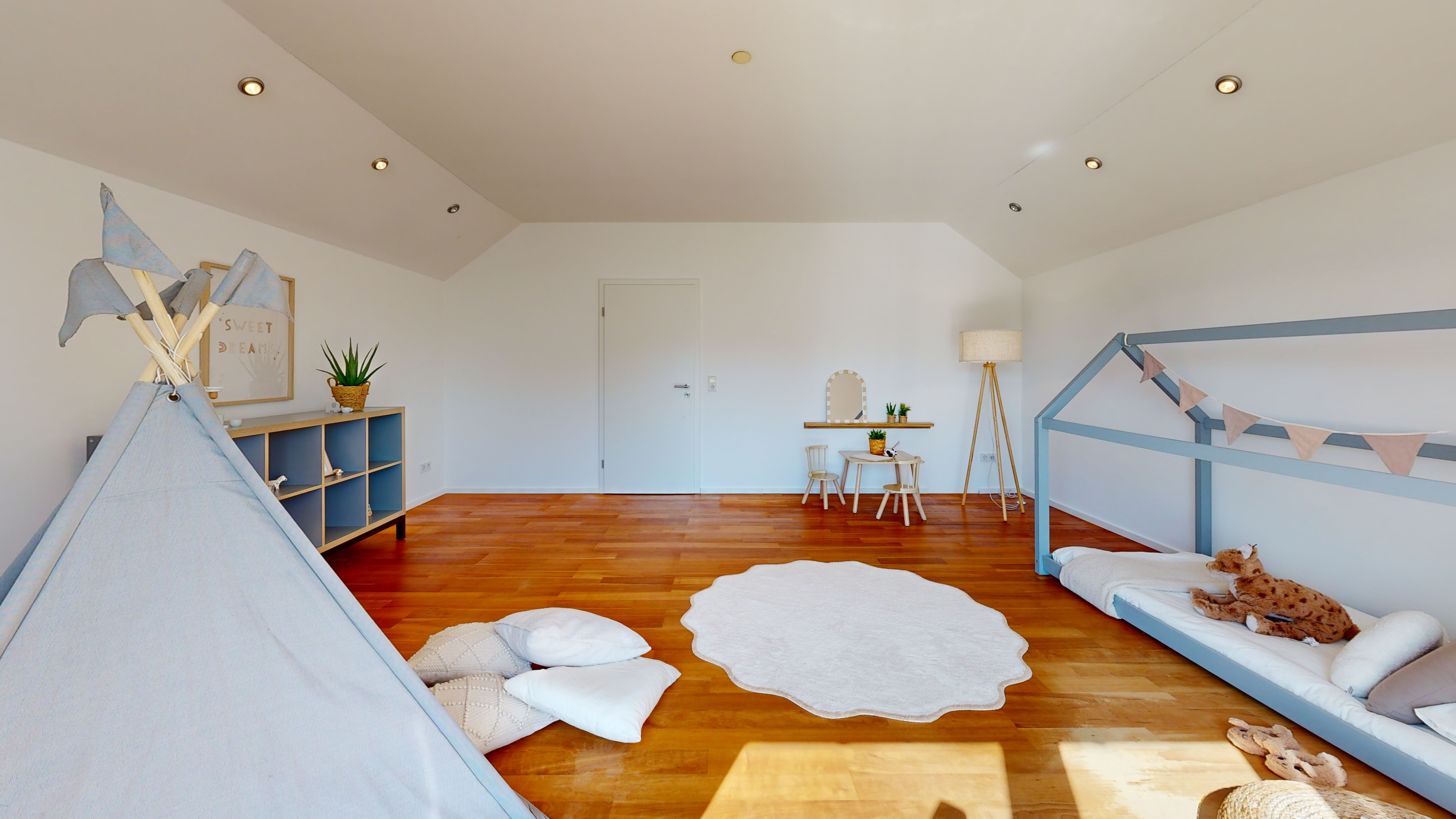 Viel Platz, viel Garten, viel Privatsphäre: Familienhaus mit 322 m² und zwei Suiten in Niedermohr – 11/17