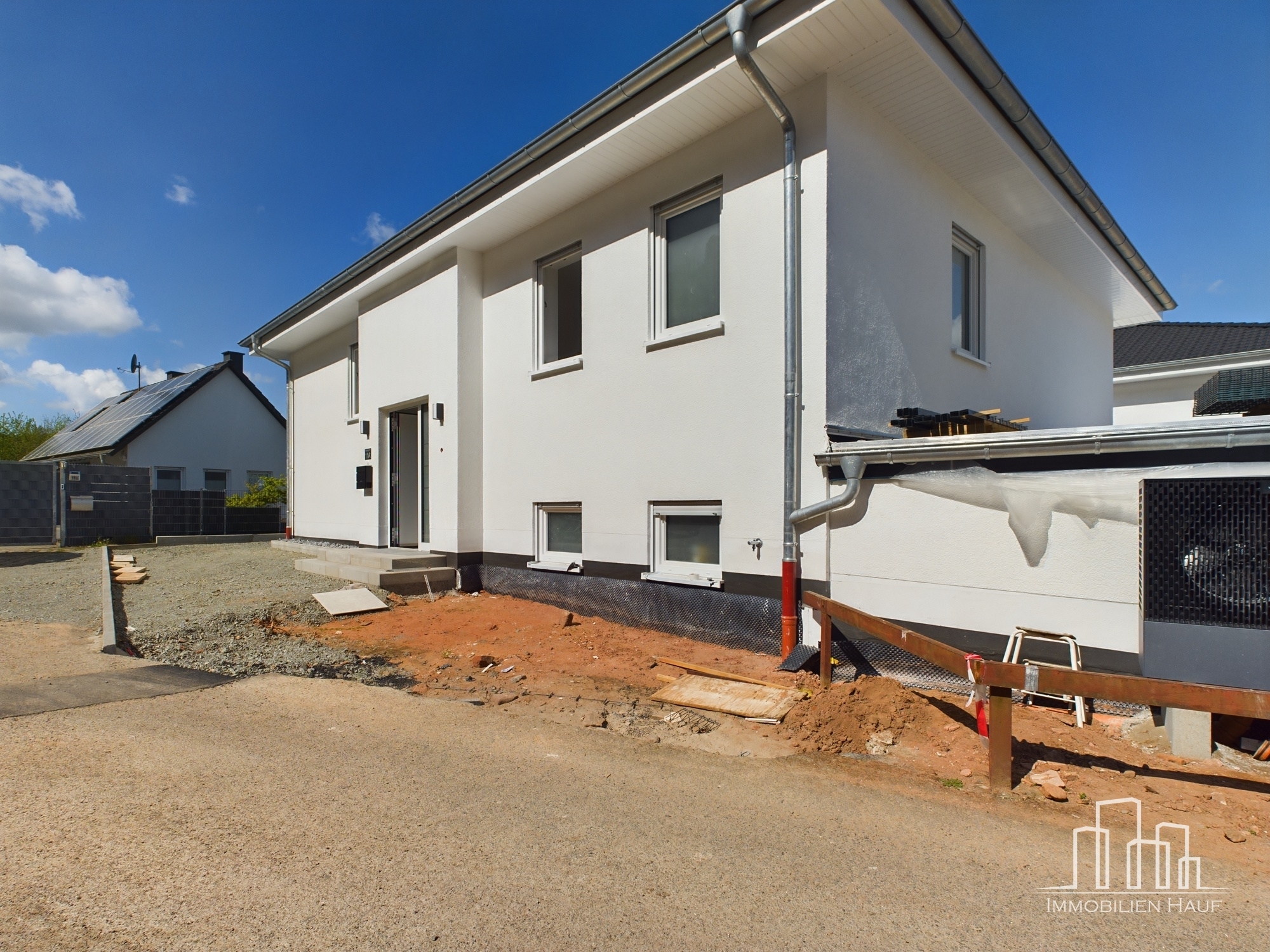 Modern Freestanding Home in Quiet Area – Hohenecken