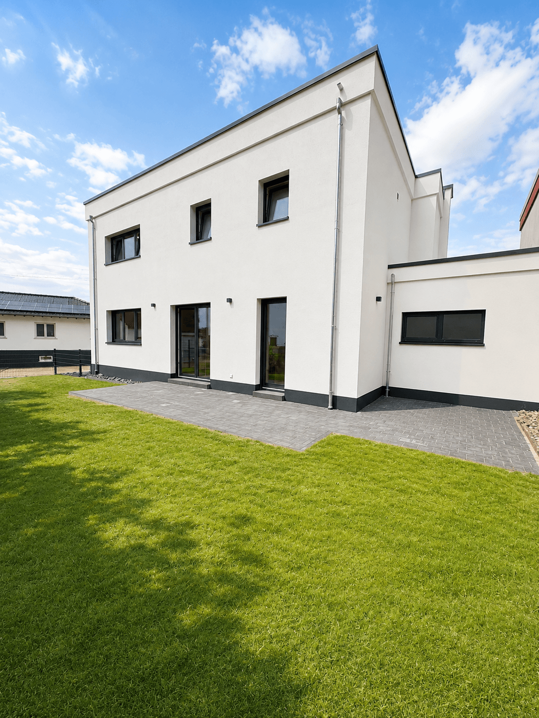 Modern Fully Renovated Home with Garden & Parking | Bruchmühlbach-Miesau – 18/19