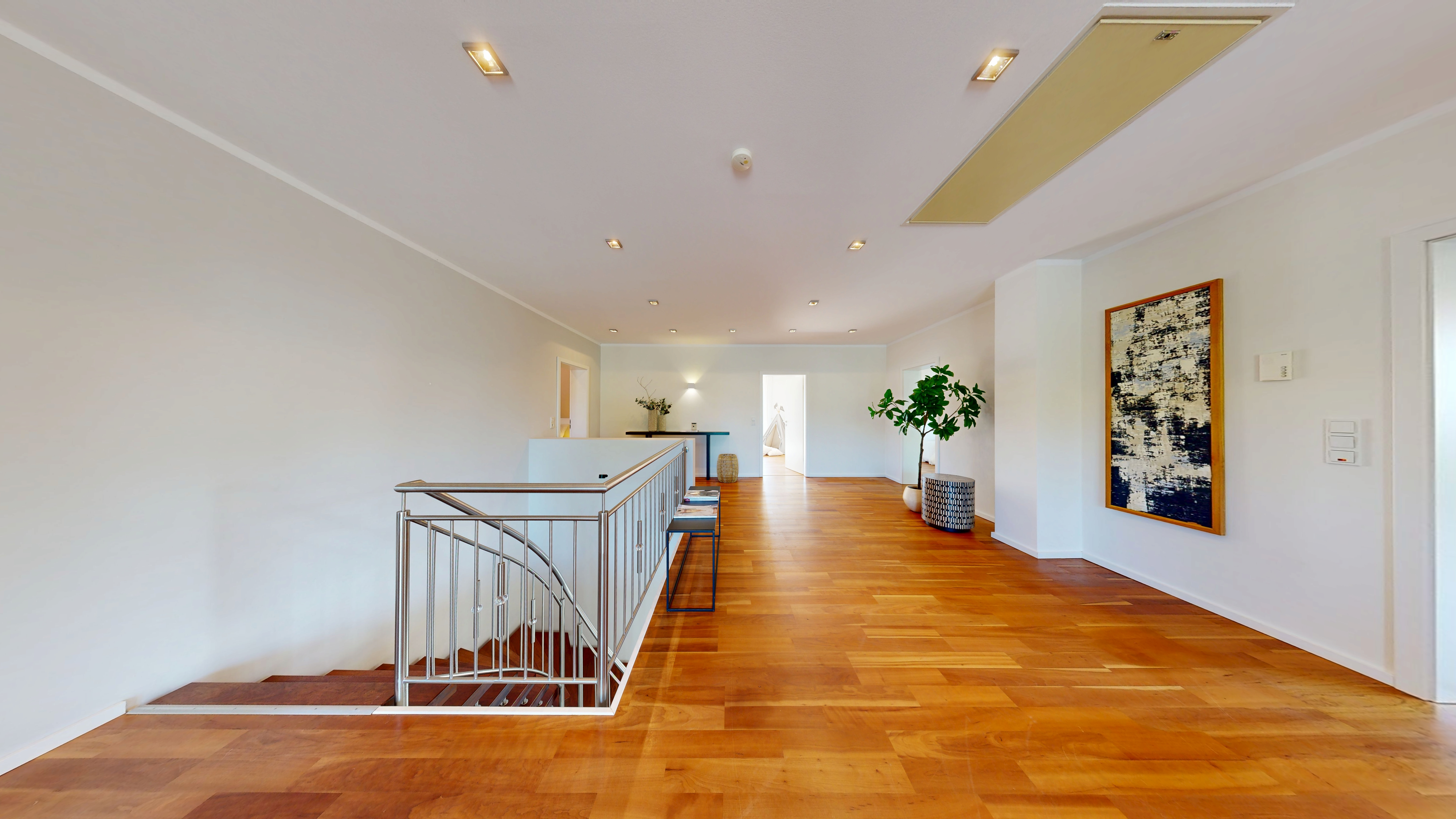 Viel Platz, viel Garten, viel Privatsphäre: Familienhaus mit 322 m² und zwei Suiten in Niedermohr – 12/17