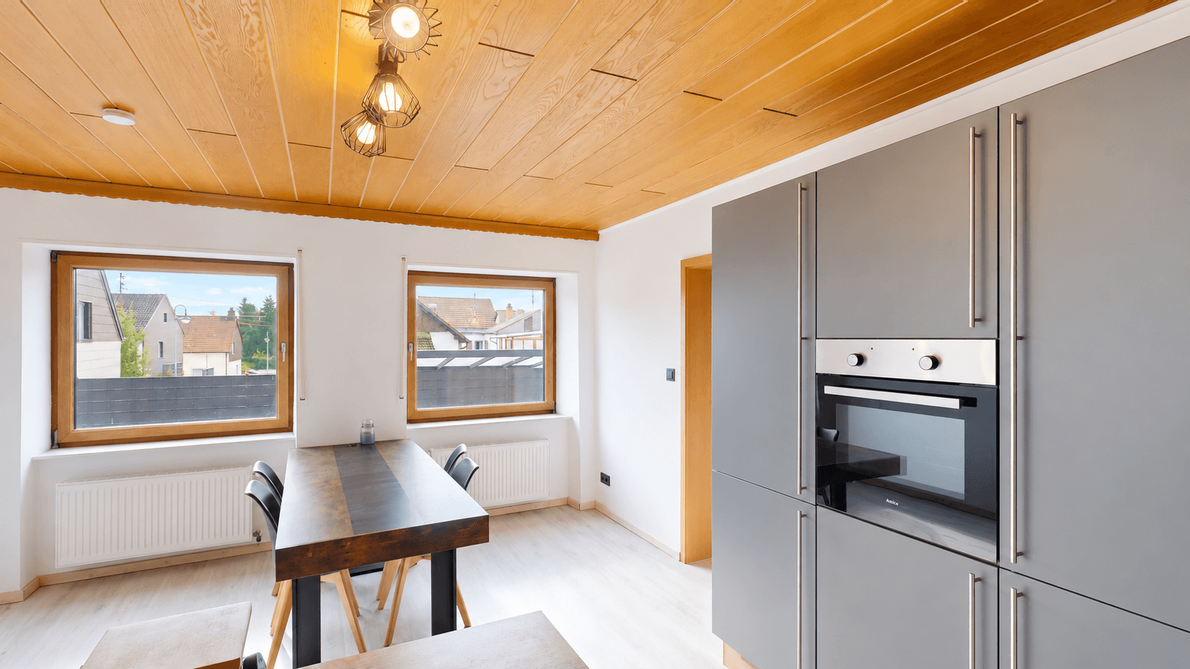 2023 saniert, 2.300 € Kaltmiete plus Baugrundstück – 9/26