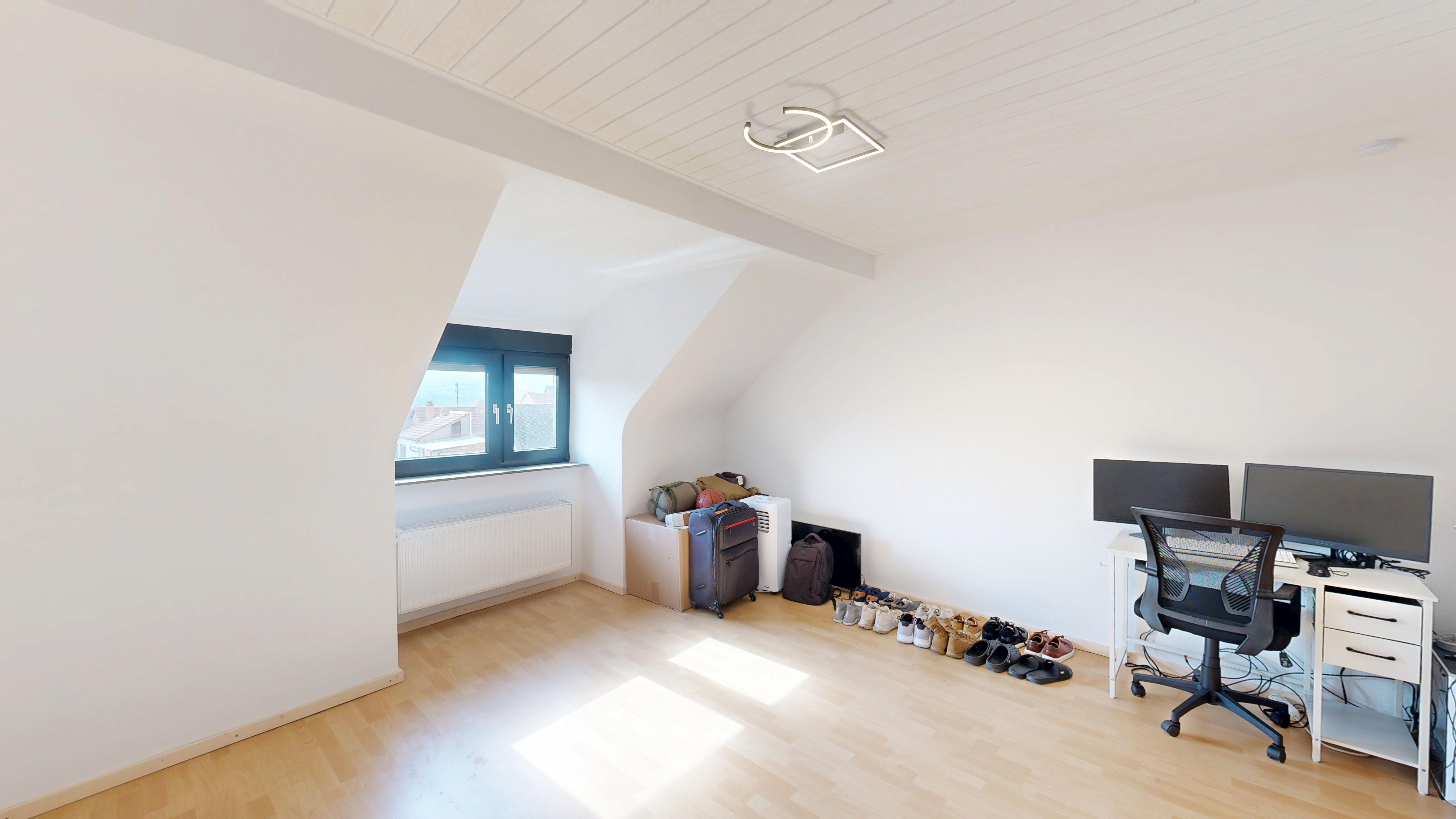 2023 saniert, 2.300 € Kaltmiete plus Baugrundstück – 11/26