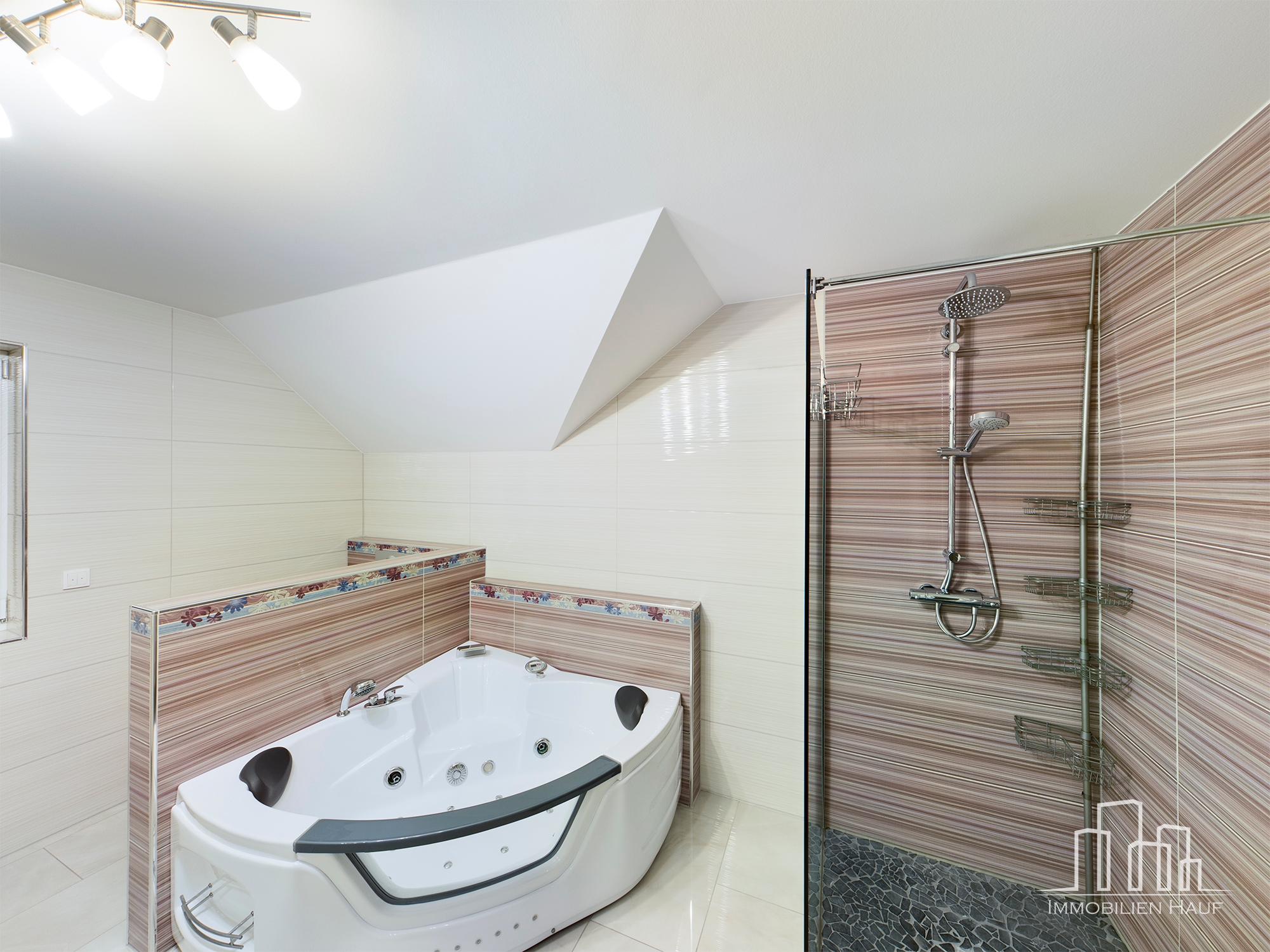 Spacious Freestanding Home in Weilerbach – Available Now! – 5/7
