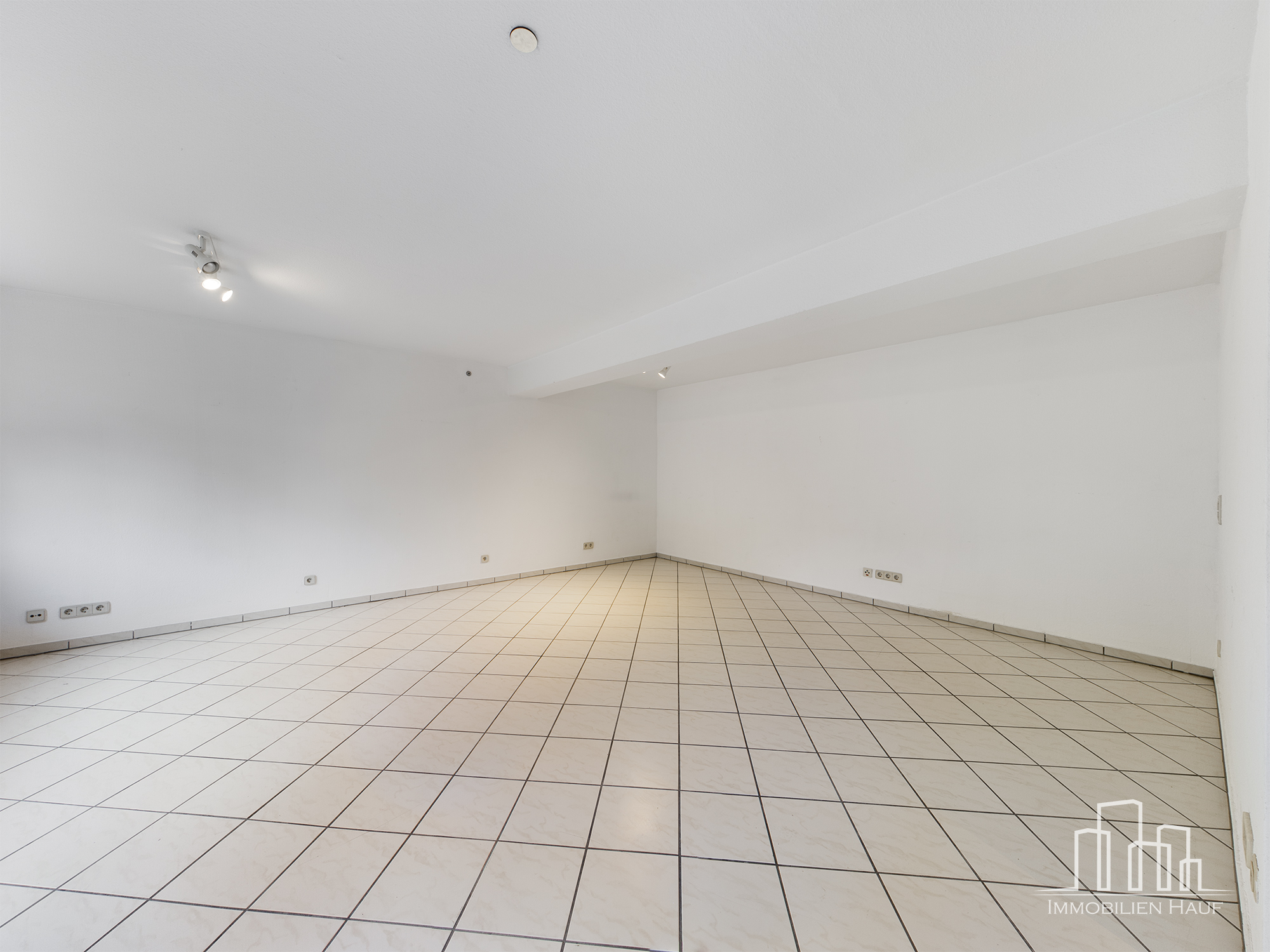 Spacious 4-Bedroom Home with Garage, Garden, Basement & Attic | Erfenbach – 17/20