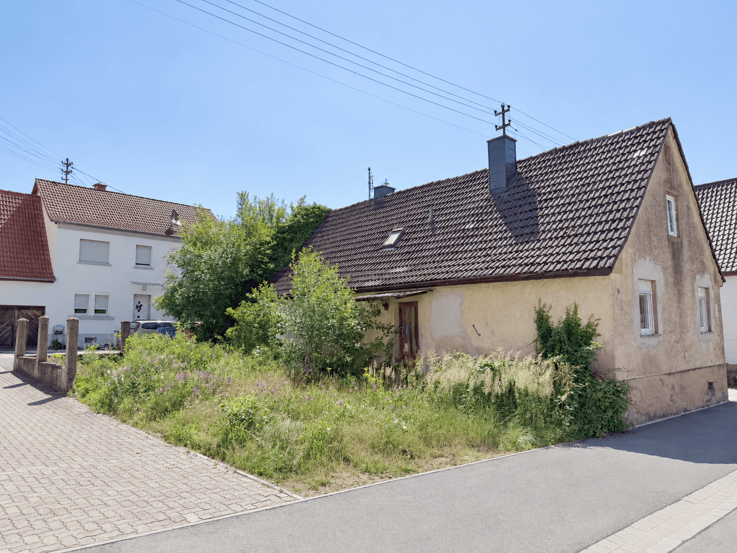 Einfamilienhaus für 80.000 € – ca. 95 m², Garten & begonnenes Sanierungsprojekt – 2/9