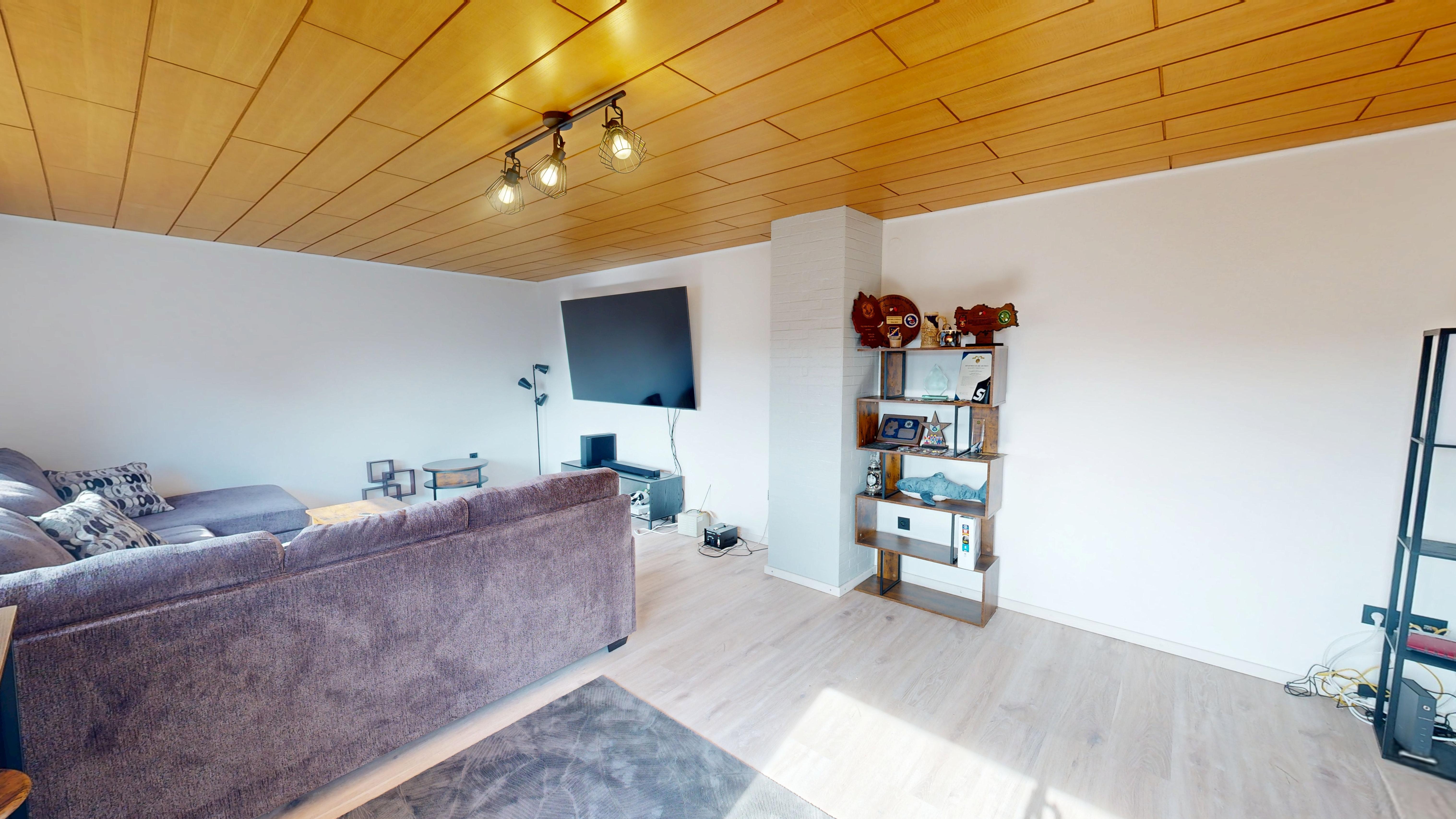 2023 saniert, 2.300 € Kaltmiete plus Baugrundstück – 10/26