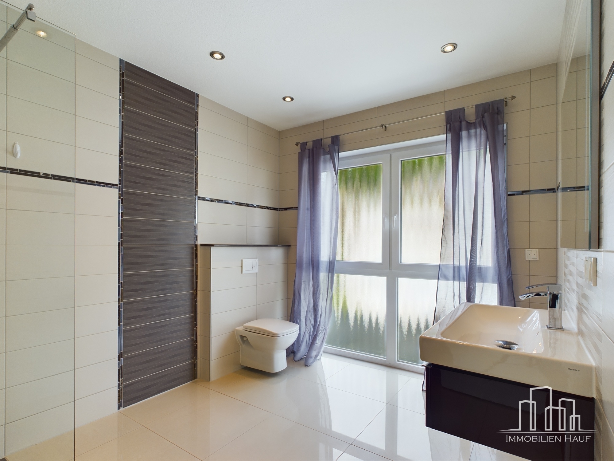 3.100 € Kaltmiete im Monat – modernes EFH in Toplage Hohenecken – 8/22