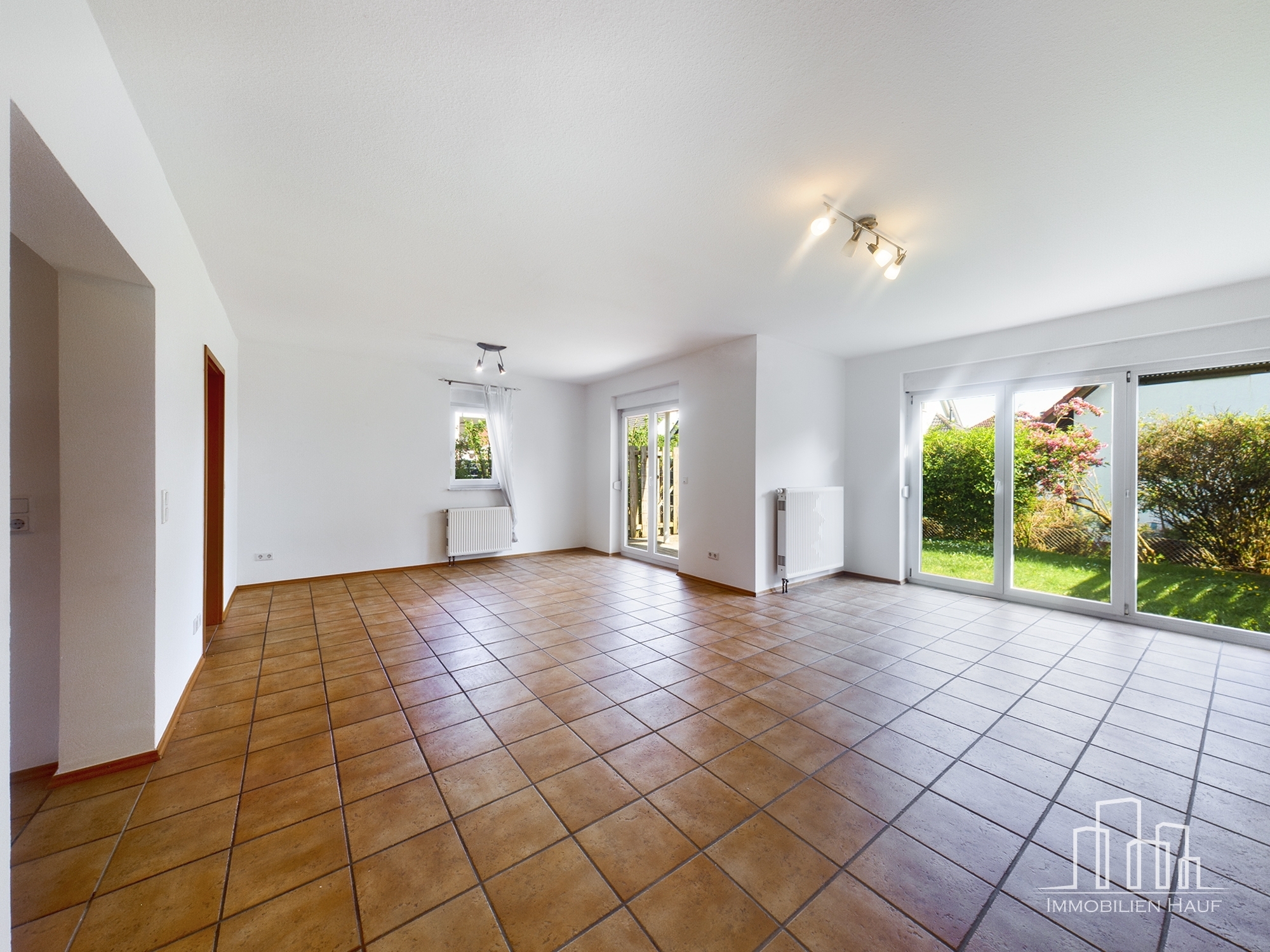 Spacious 3-Bedroom Duplex with Garden & Garage | Ramstein-Miesenbach – 4/13