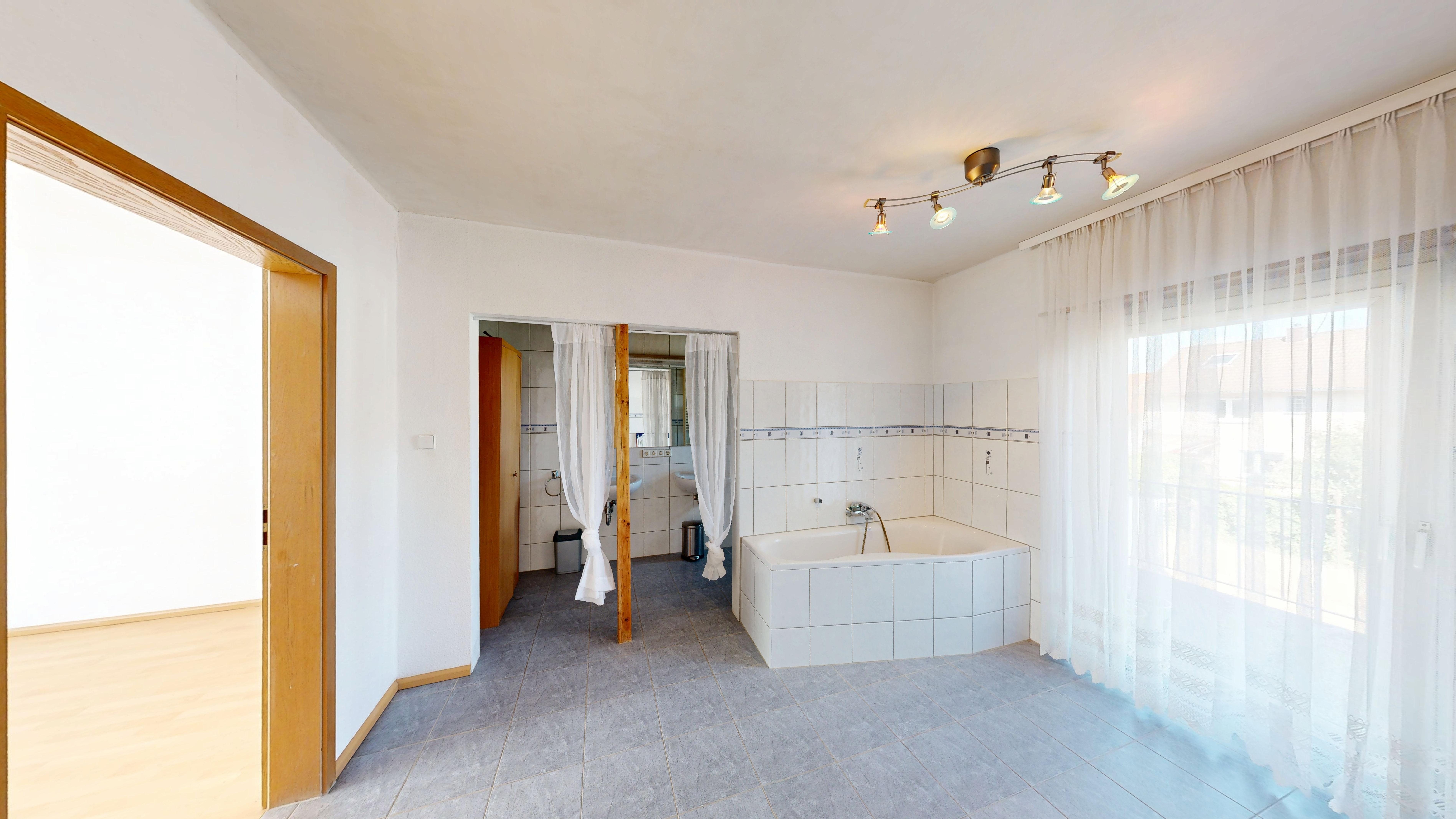 Großzügiges Einfamilienhaus mit rund 210 m² Wohnfläche in Bruchmühlbach-Miesau – 8/28