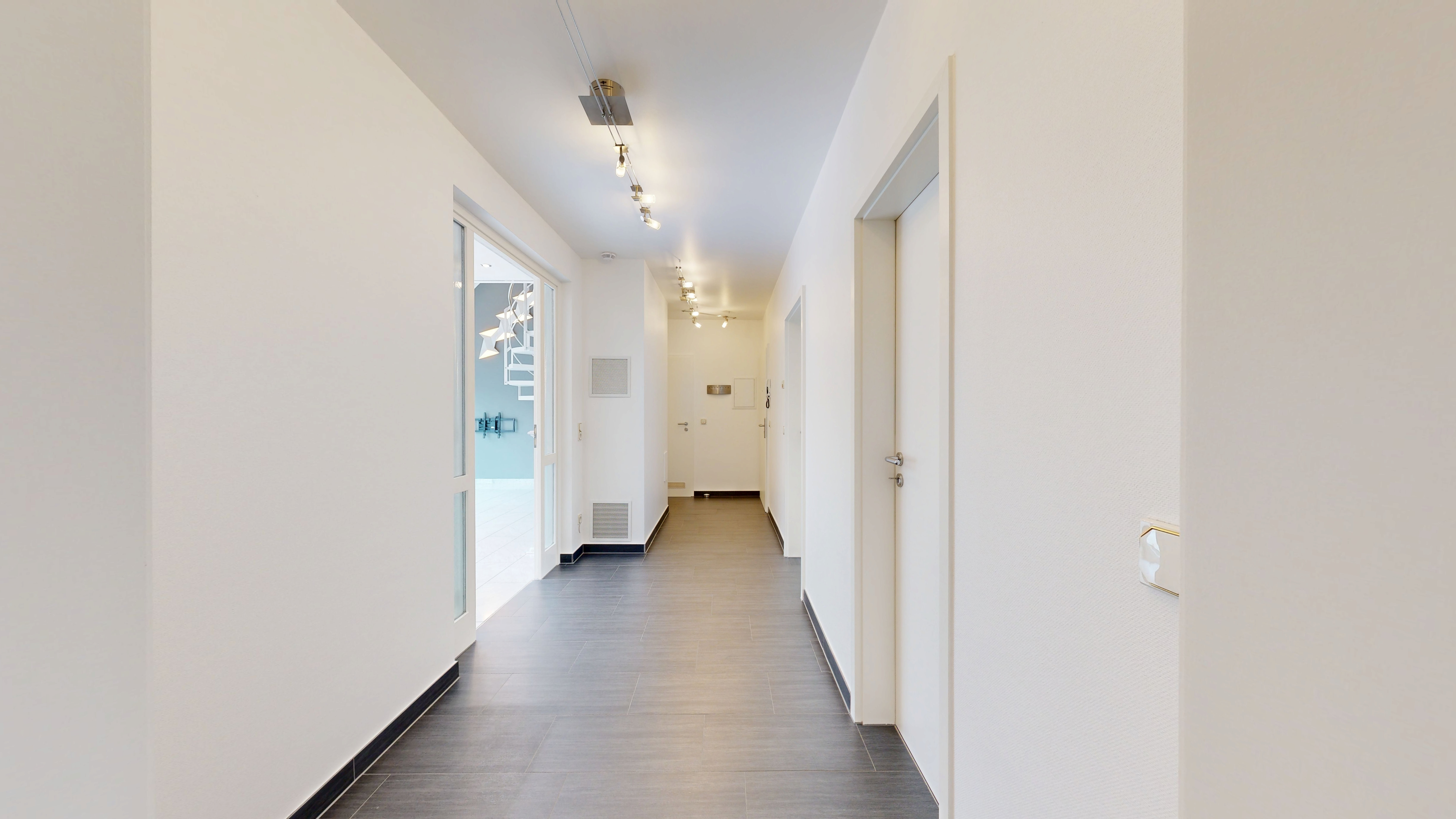 Luxuriöse Maisonette-Wohnung in St. Ingbert – Marmor Kamin & Waldrandlage - Image 13