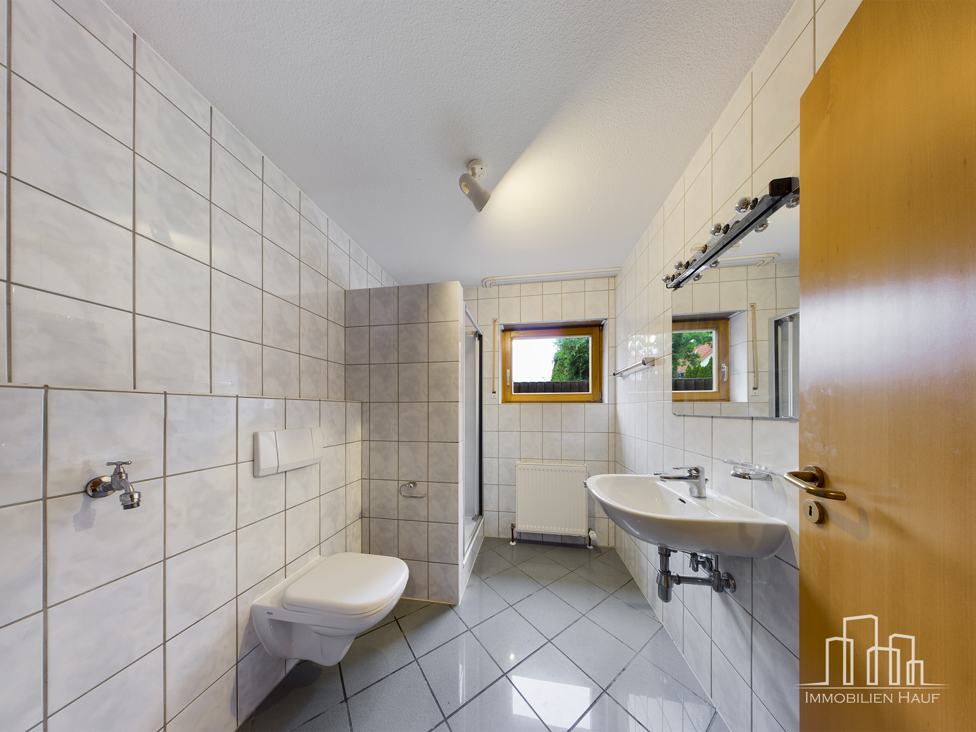 Spacious 4-Bedroom Home with Garage, Garden, Basement & Attic | Erfenbach – 15/20