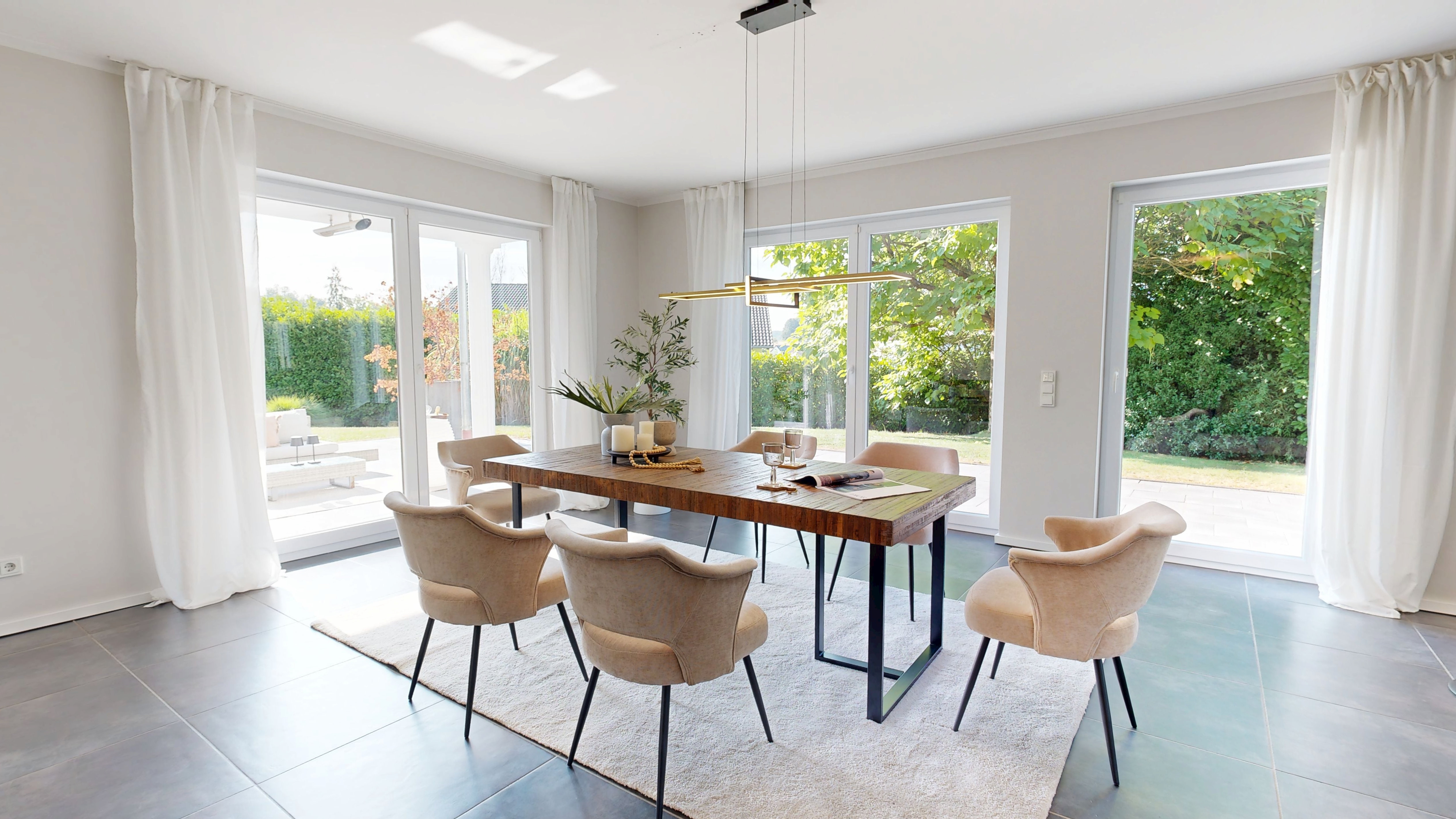 Viel Platz, viel Garten, viel Privatsphäre: Familienhaus mit 322 m² und zwei Suiten in Niedermohr – 3/17