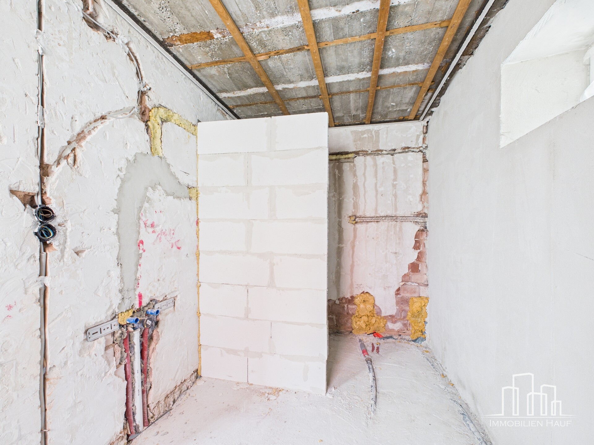 Einfamilienhaus mit Raum für individuelle Ideen – ideales Projekt für Handwerker - Image 11