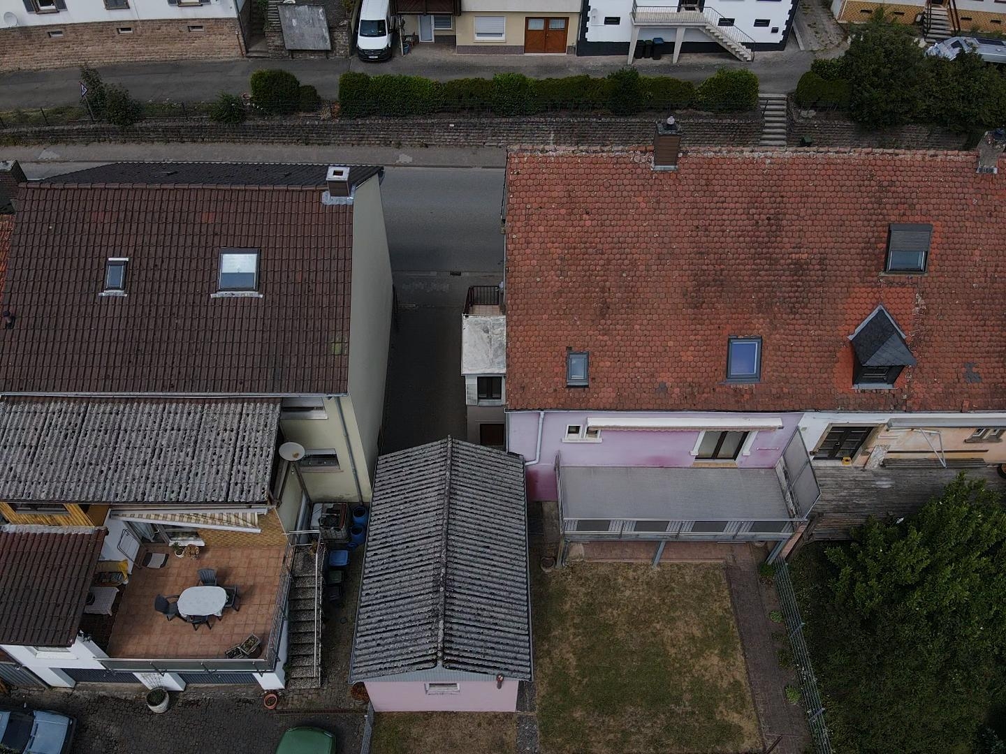 Wo Geschichte auf Zukunft trifft – sanierungsbedürftige Doppelhaushälfte in Rammelsbach – 20/23